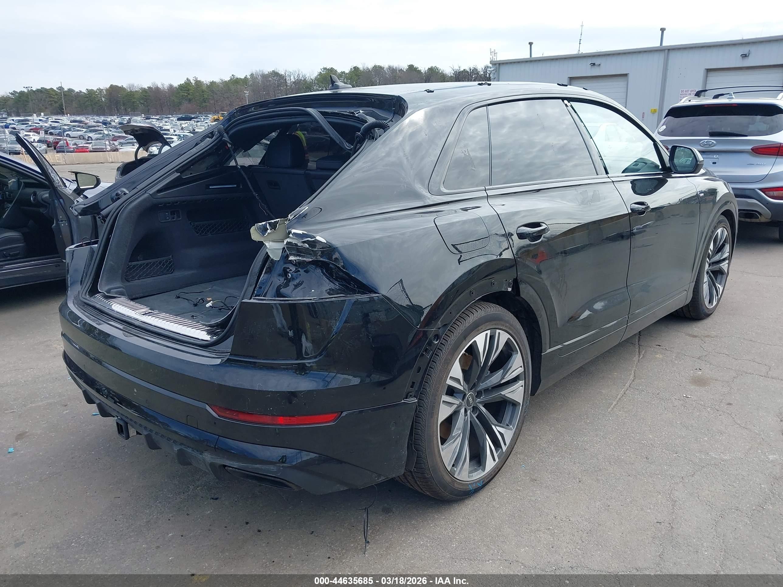 AUDI Q8 image 4