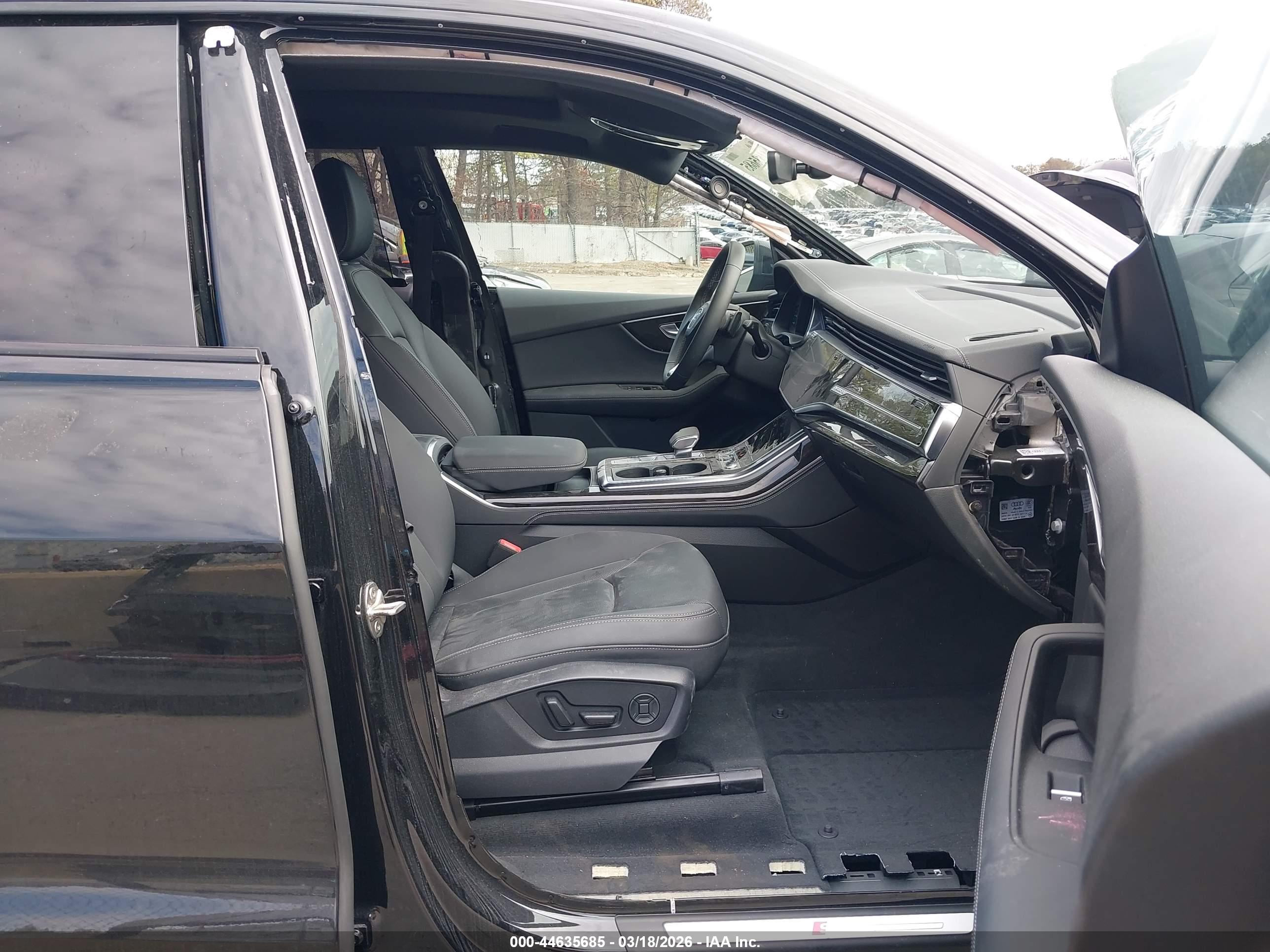 AUDI Q8 image 5