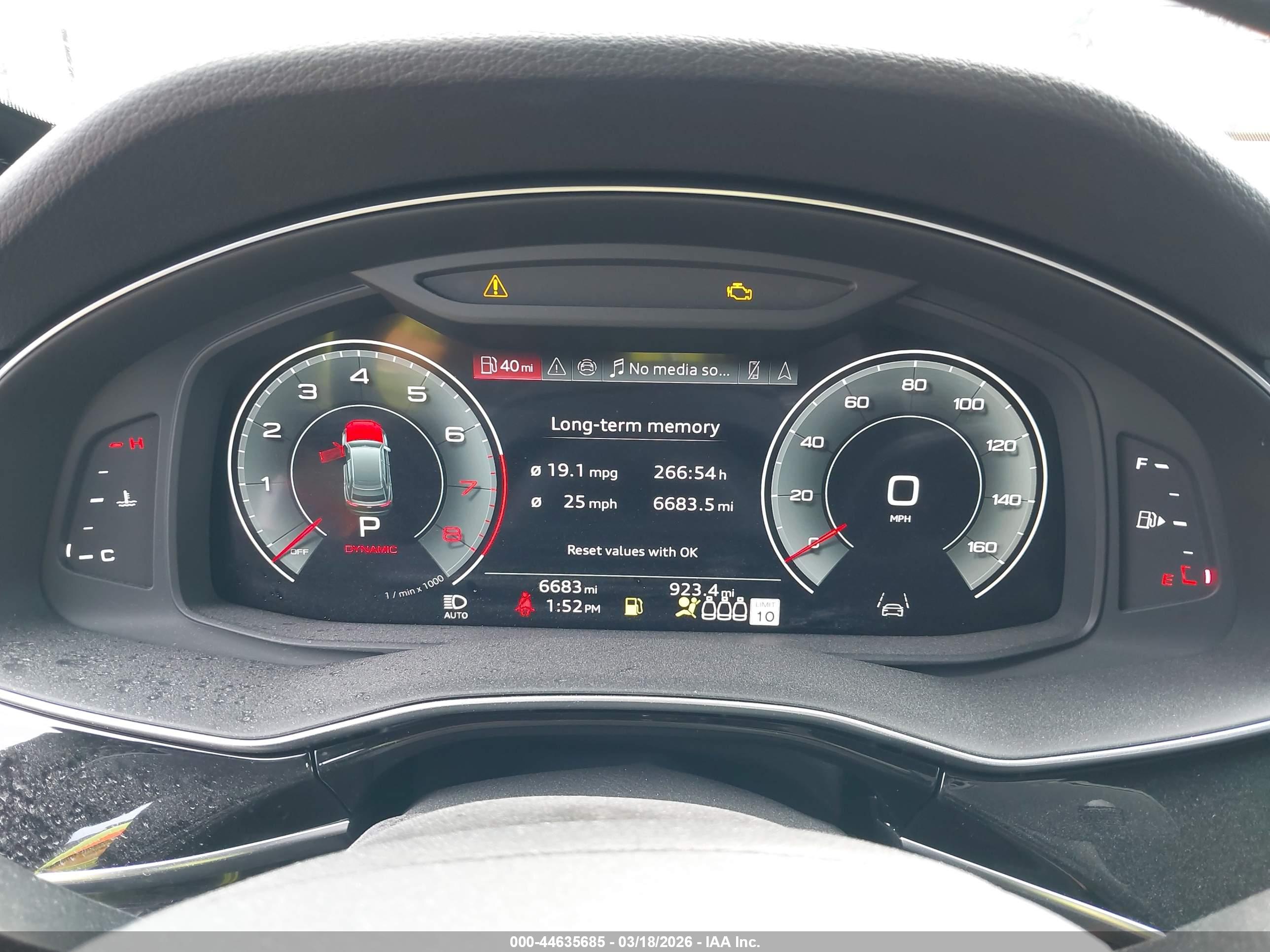 AUDI Q8 image 7