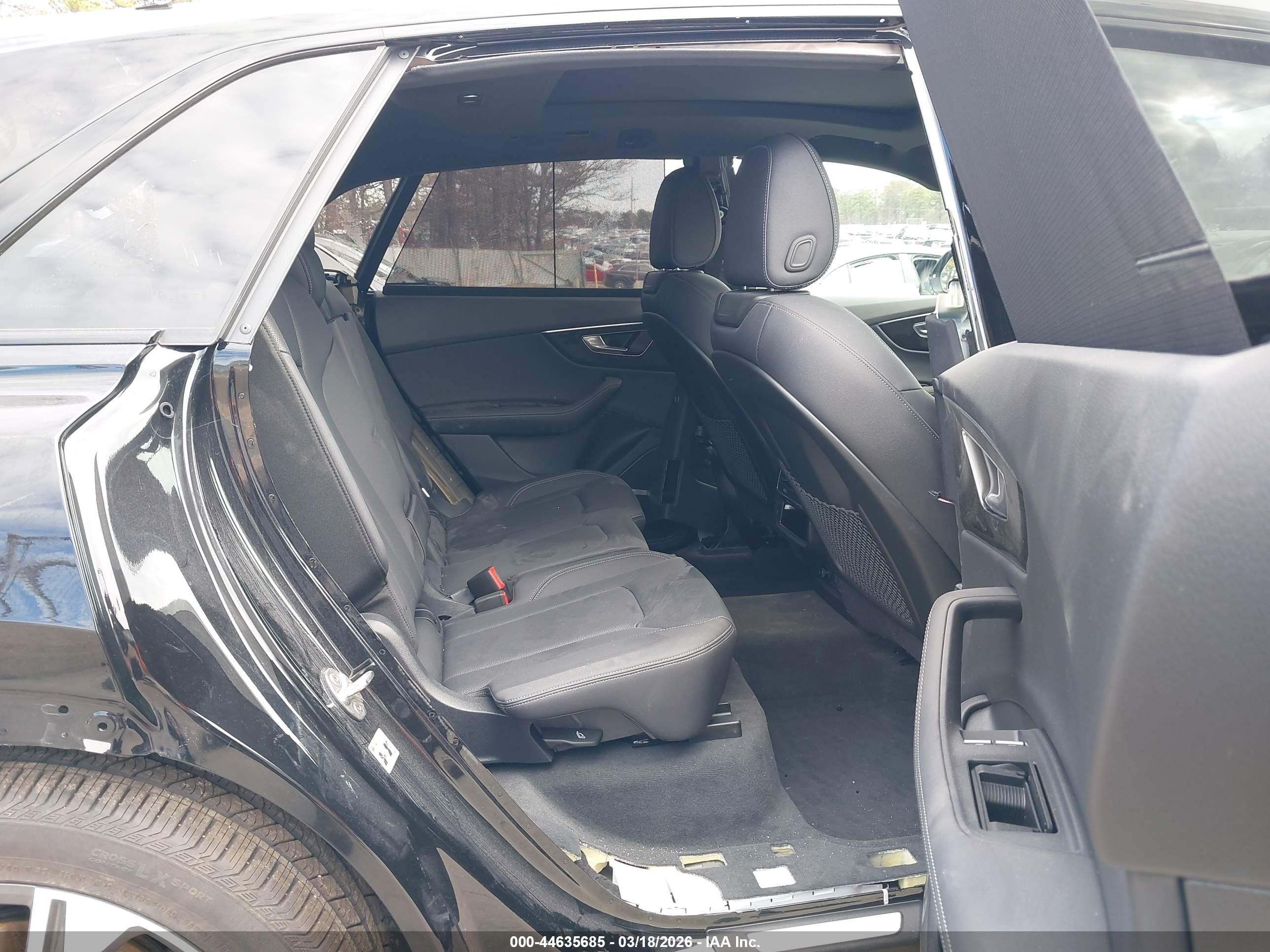 AUDI Q8 image 8
