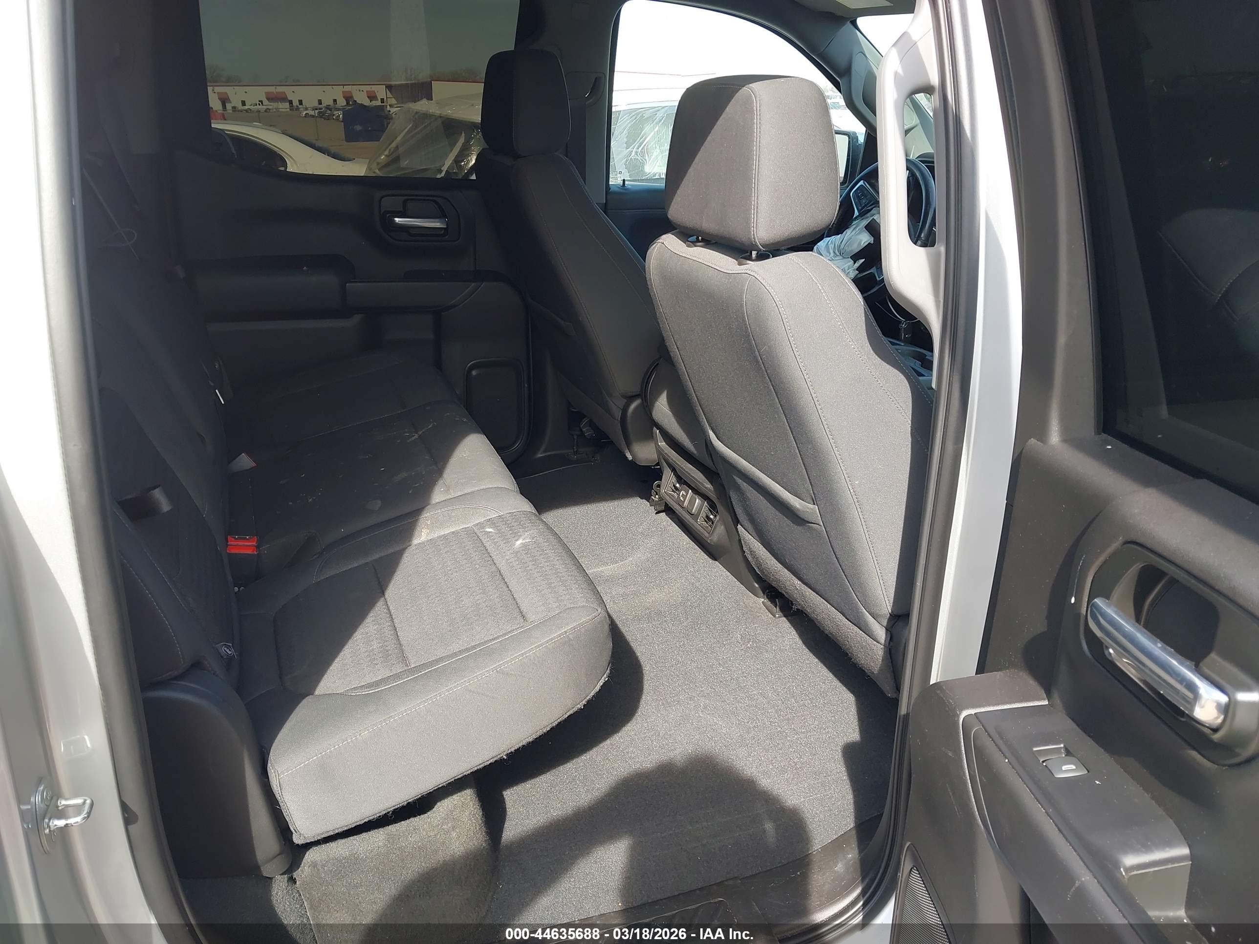CHEVROLET SILVERADO image 8