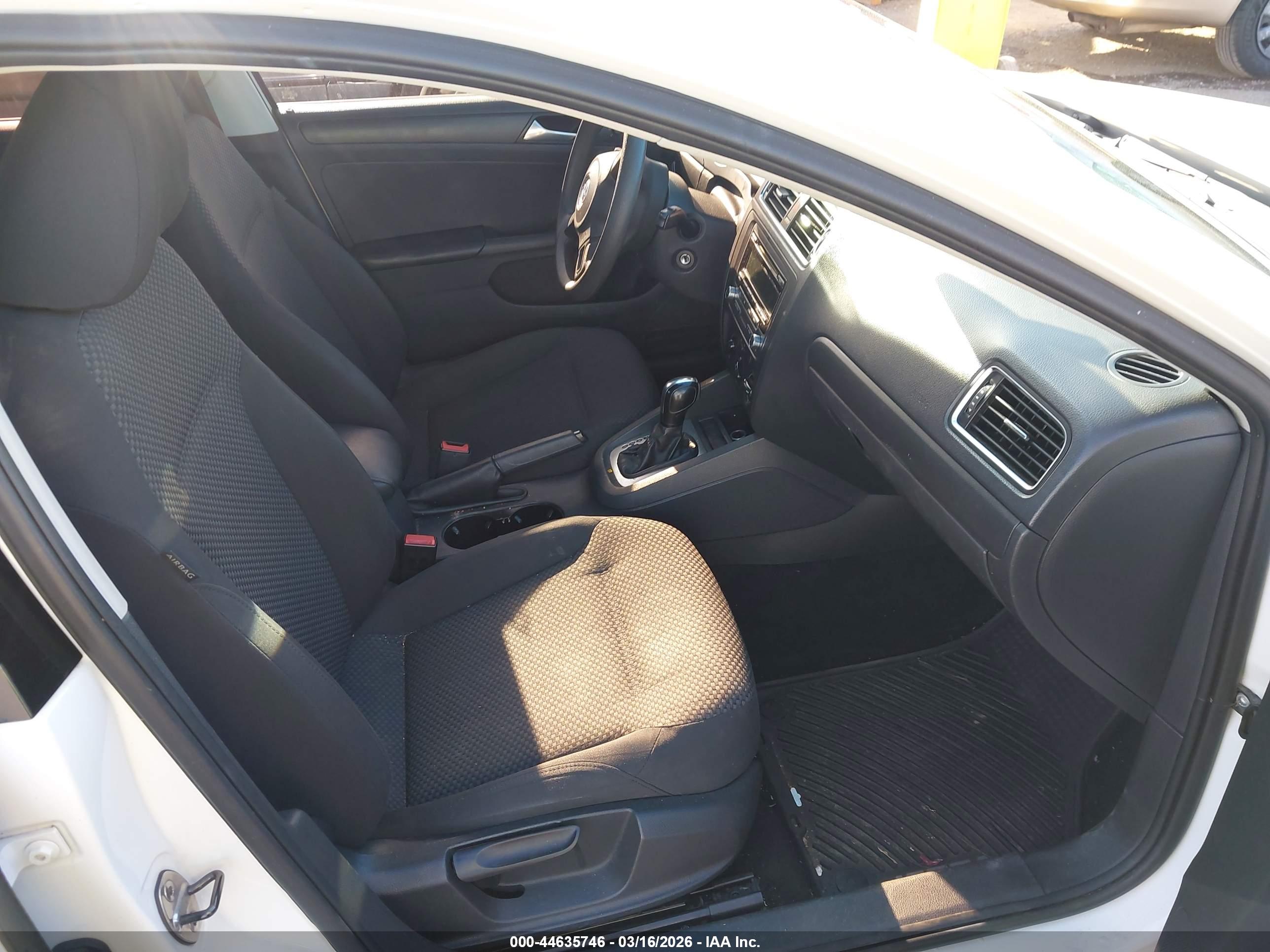 VOLKSWAGEN JETTA image 5