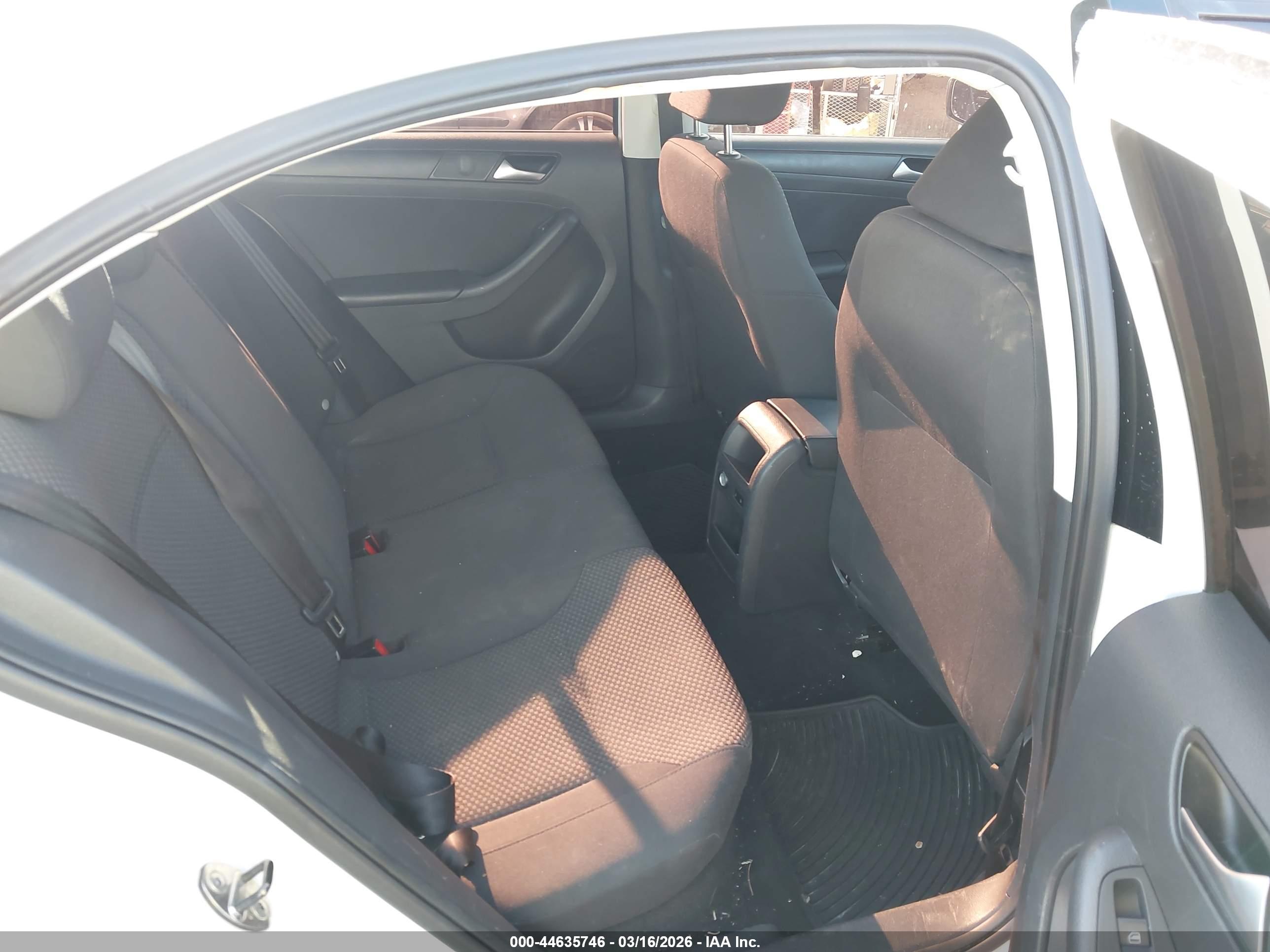 VOLKSWAGEN JETTA image 8