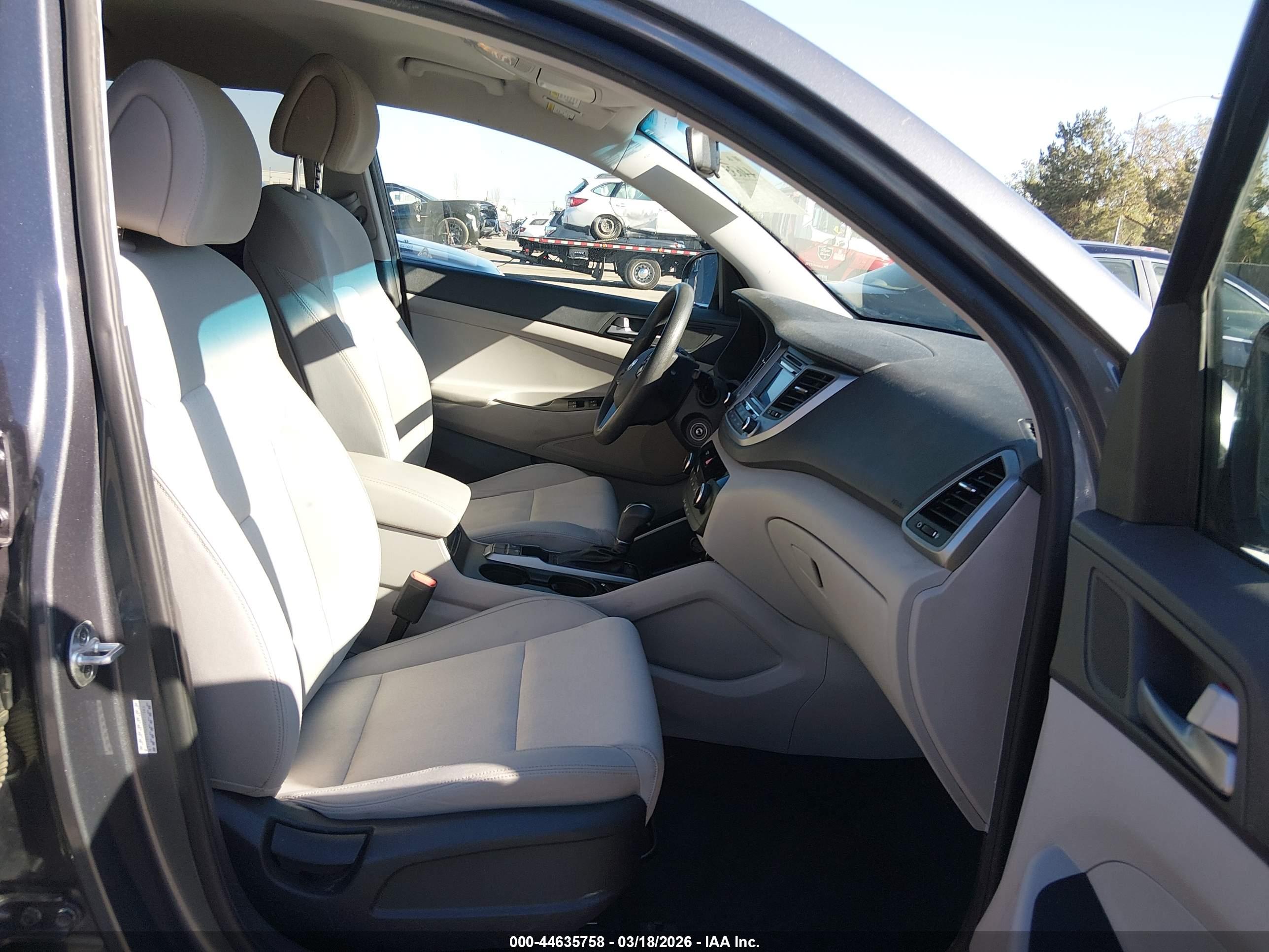 HYUNDAI TUCSON image 5