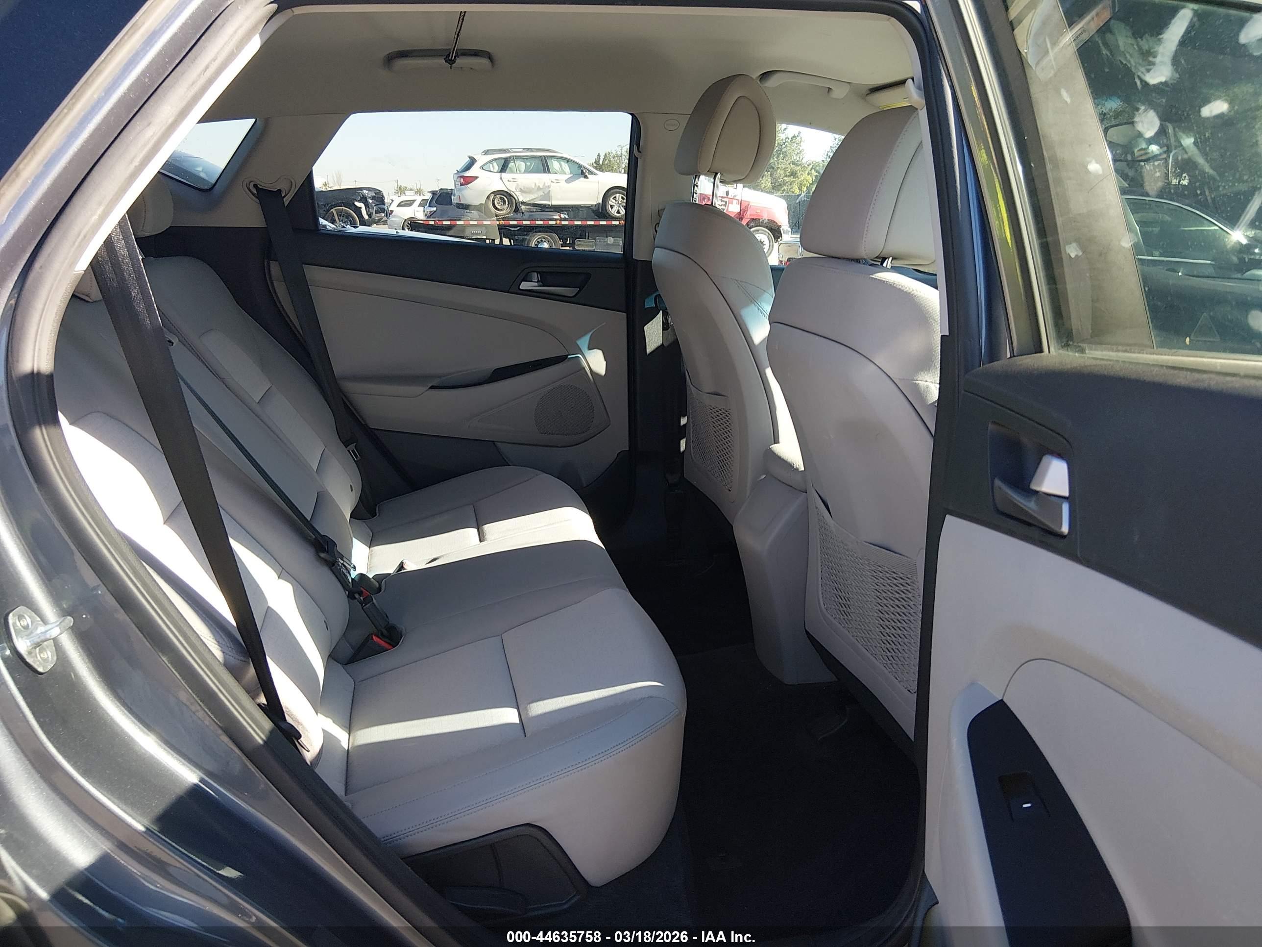 HYUNDAI TUCSON image 8