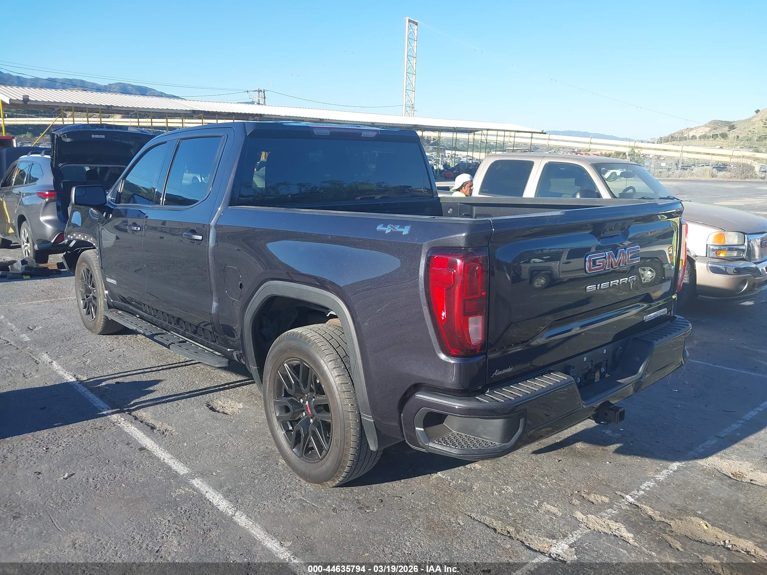 GMC SIERRA image 3