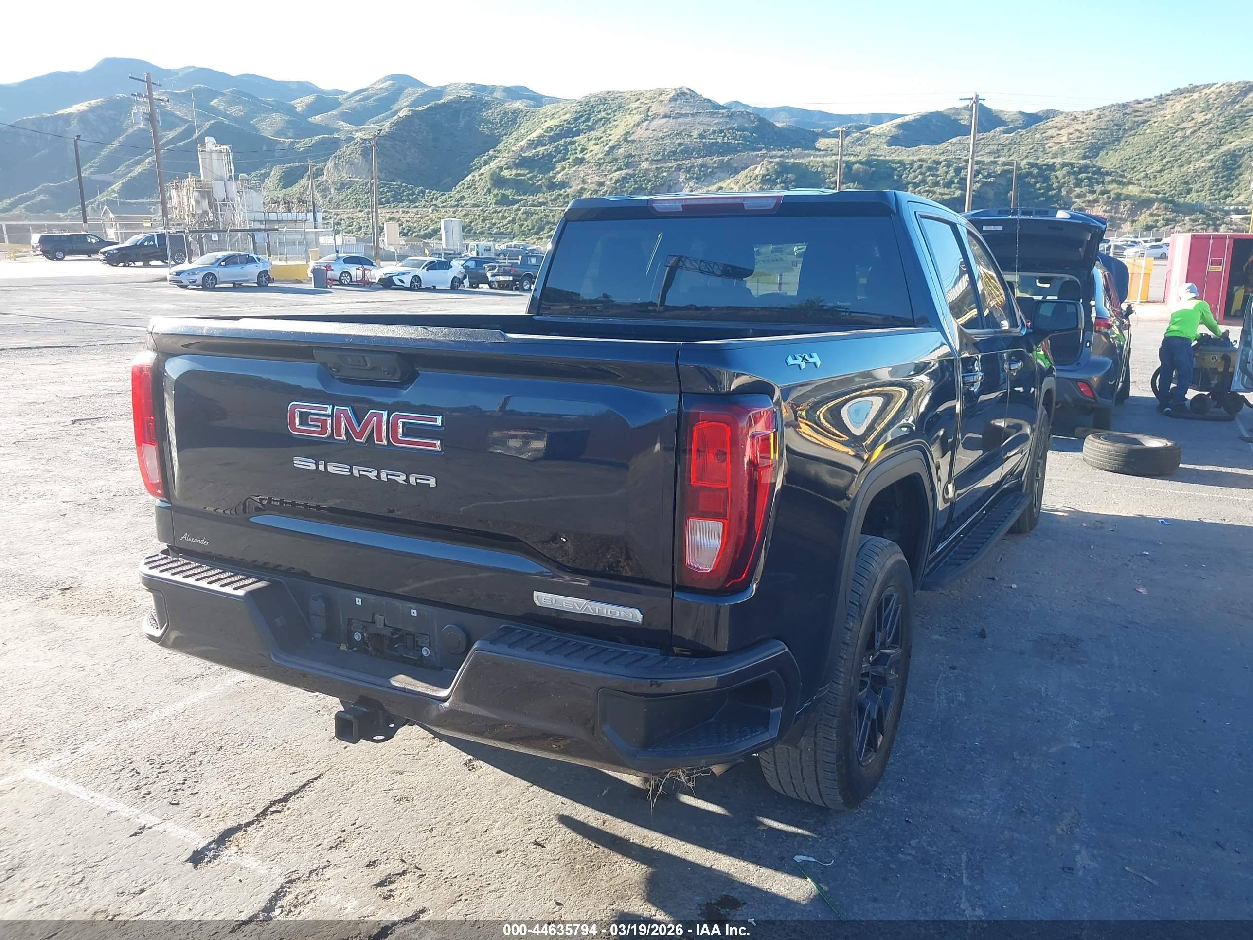 GMC SIERRA image 4
