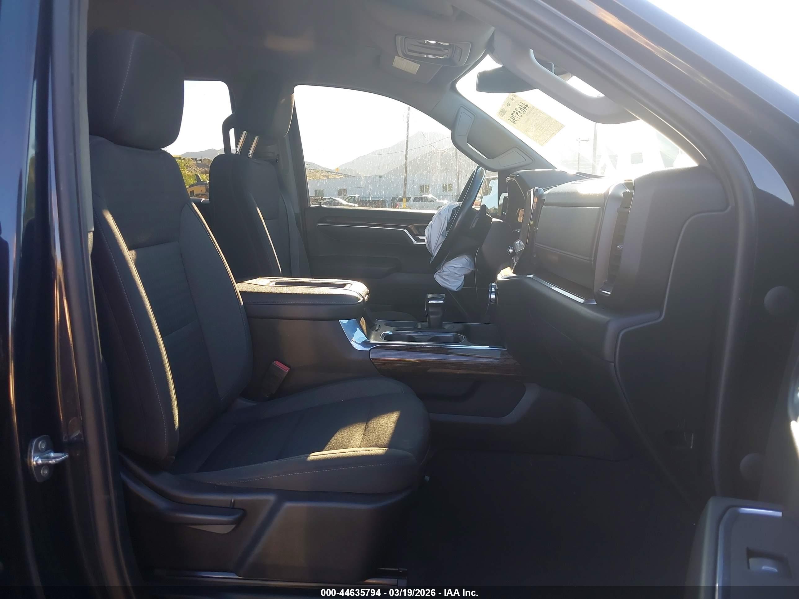 GMC SIERRA image 5