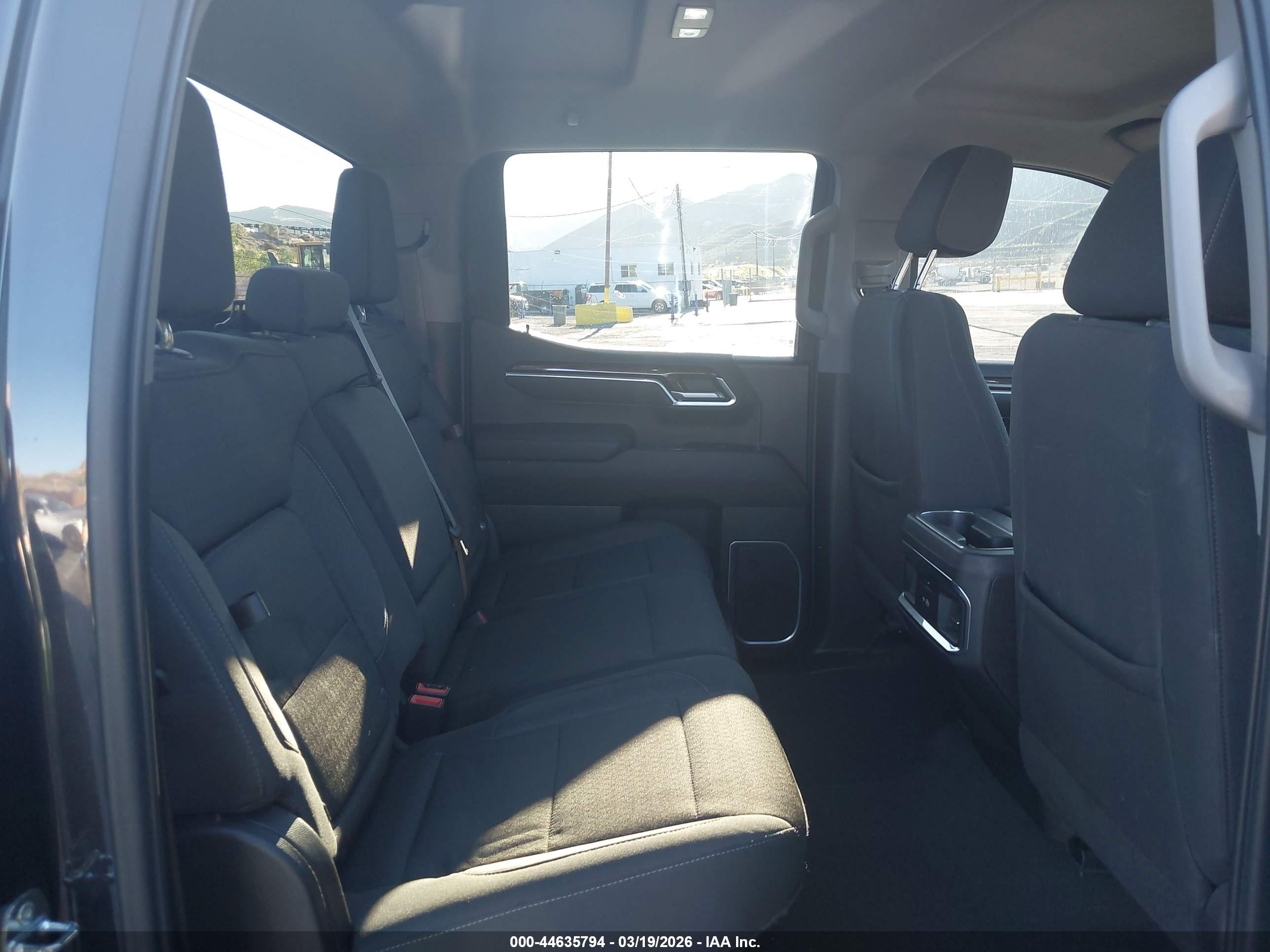 GMC SIERRA image 8