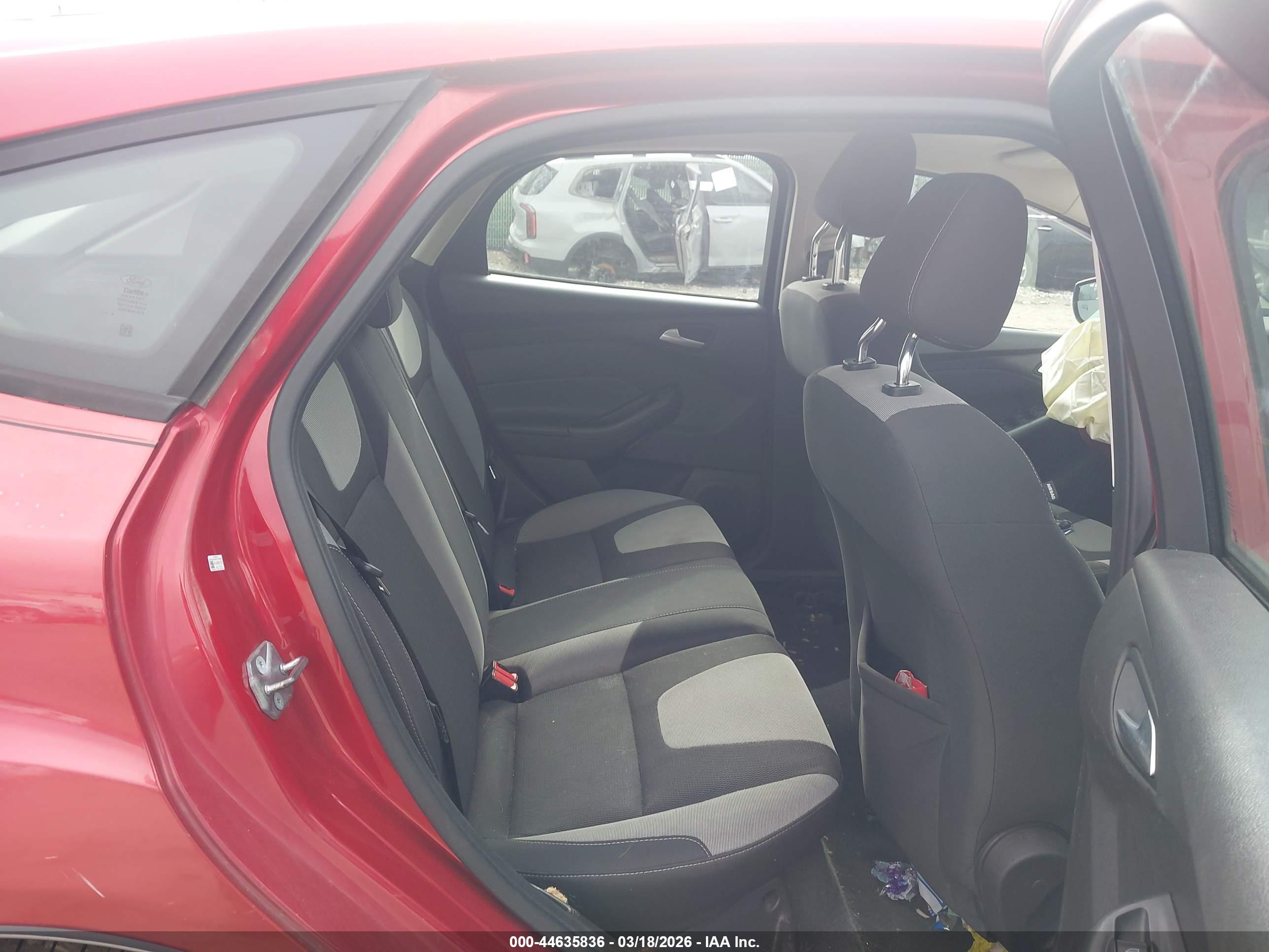 FORD FOCUS image 8