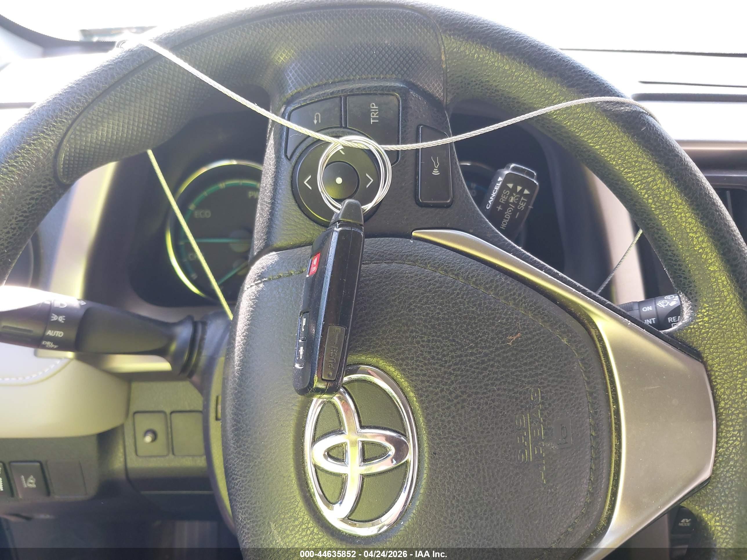 TOYOTA RAV4 image 11