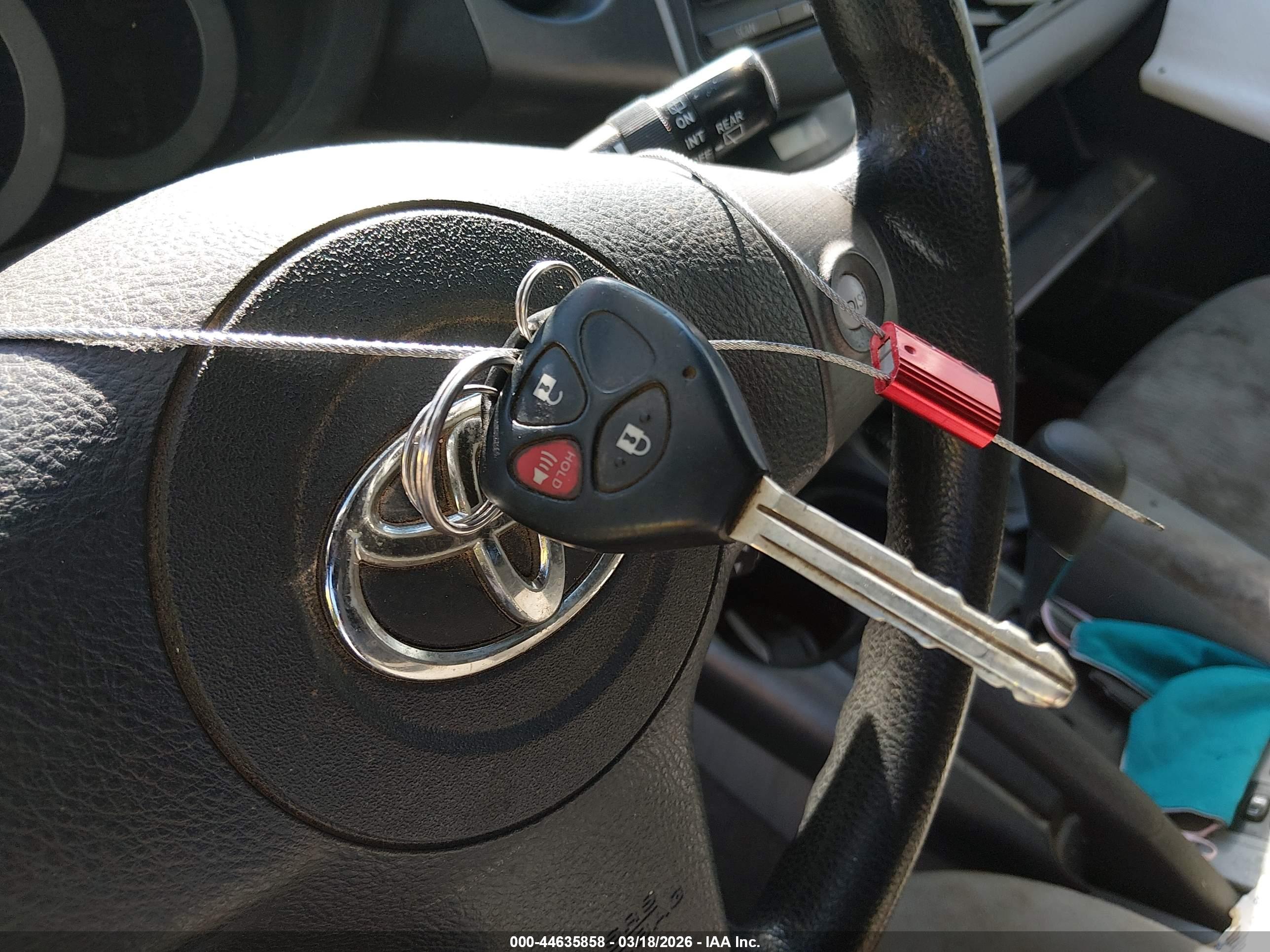 TOYOTA RAV4 image 11