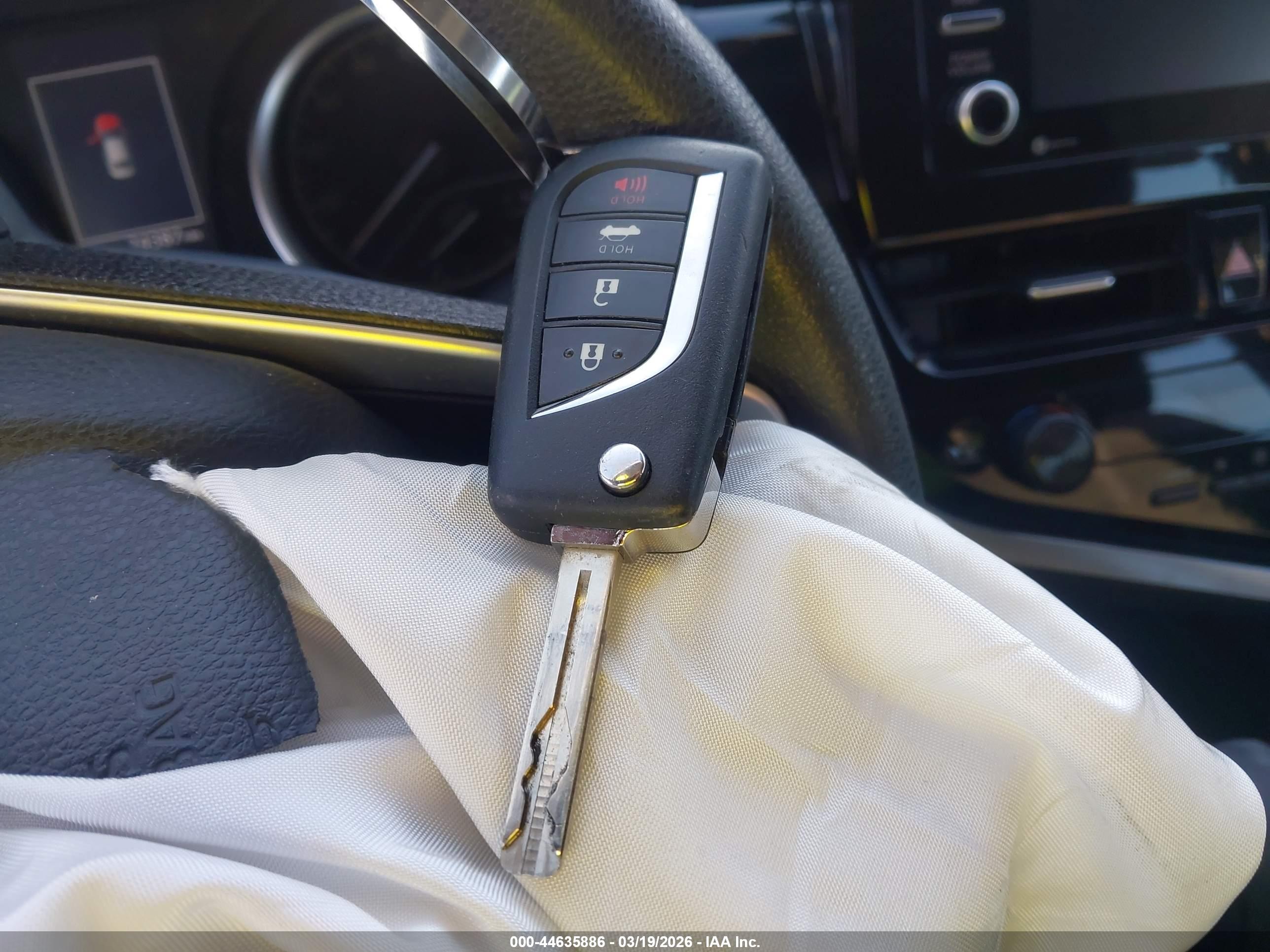 TOYOTA CAMRY image 11
