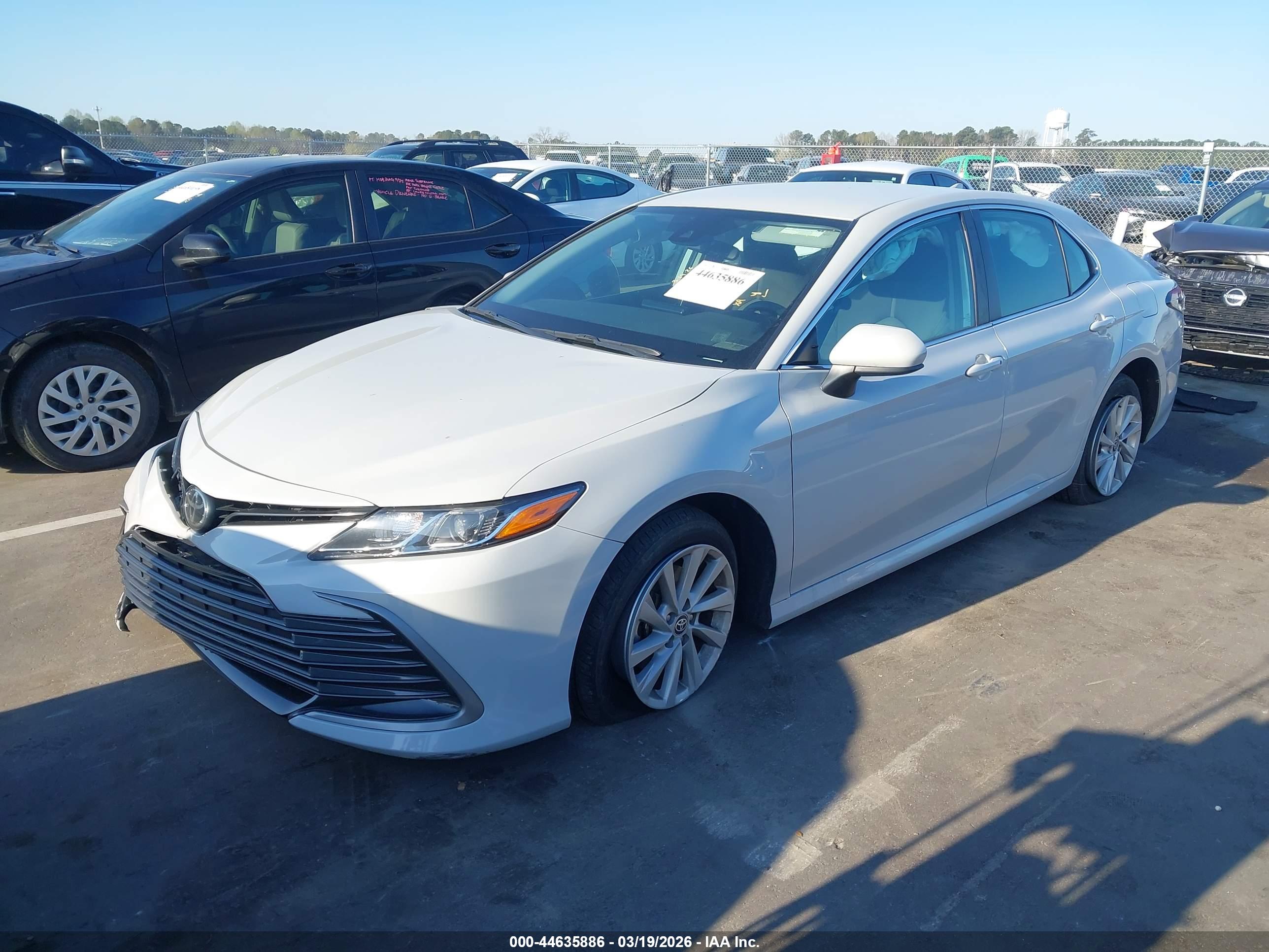 TOYOTA CAMRY image 2