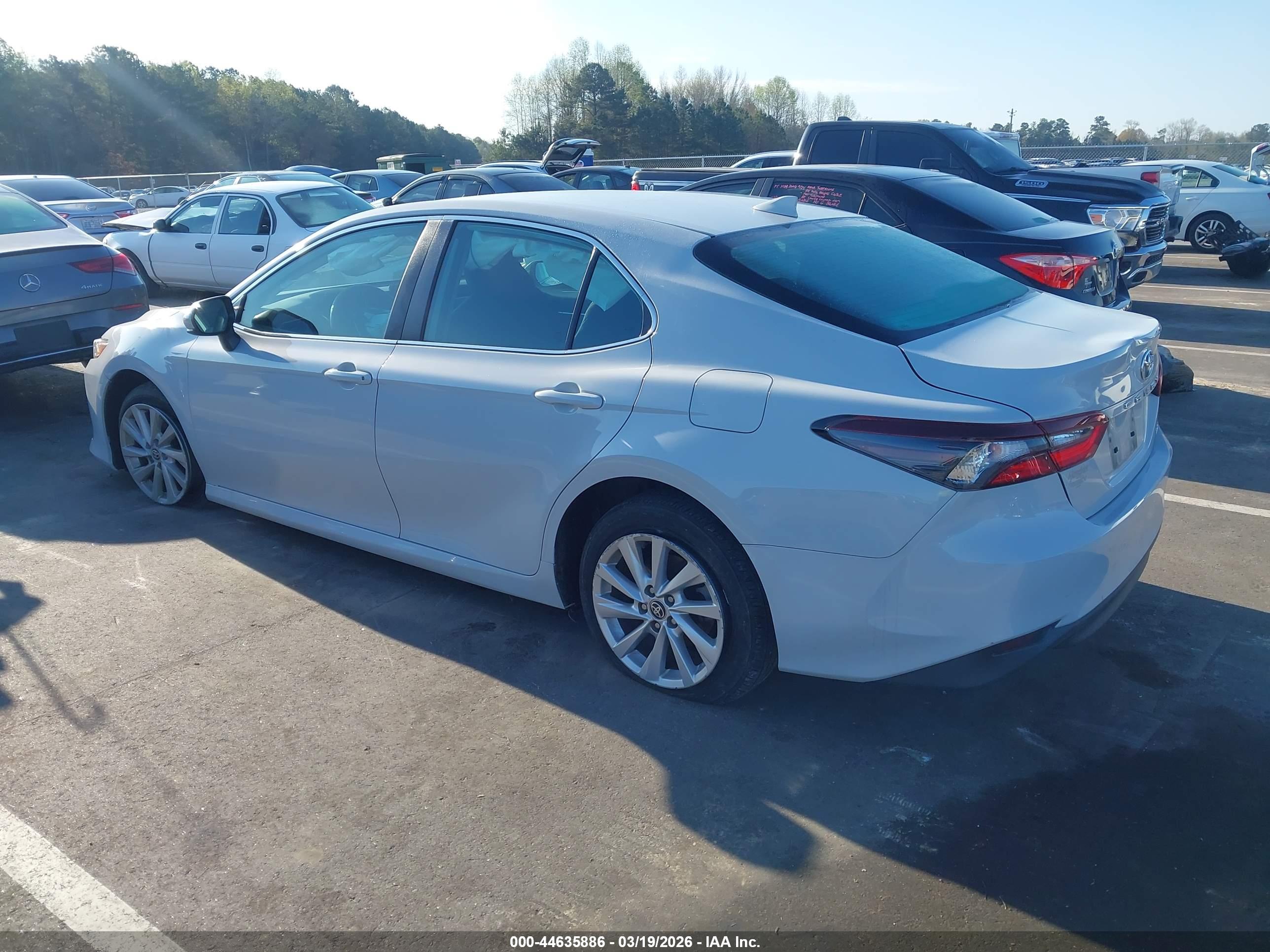 TOYOTA CAMRY image 3