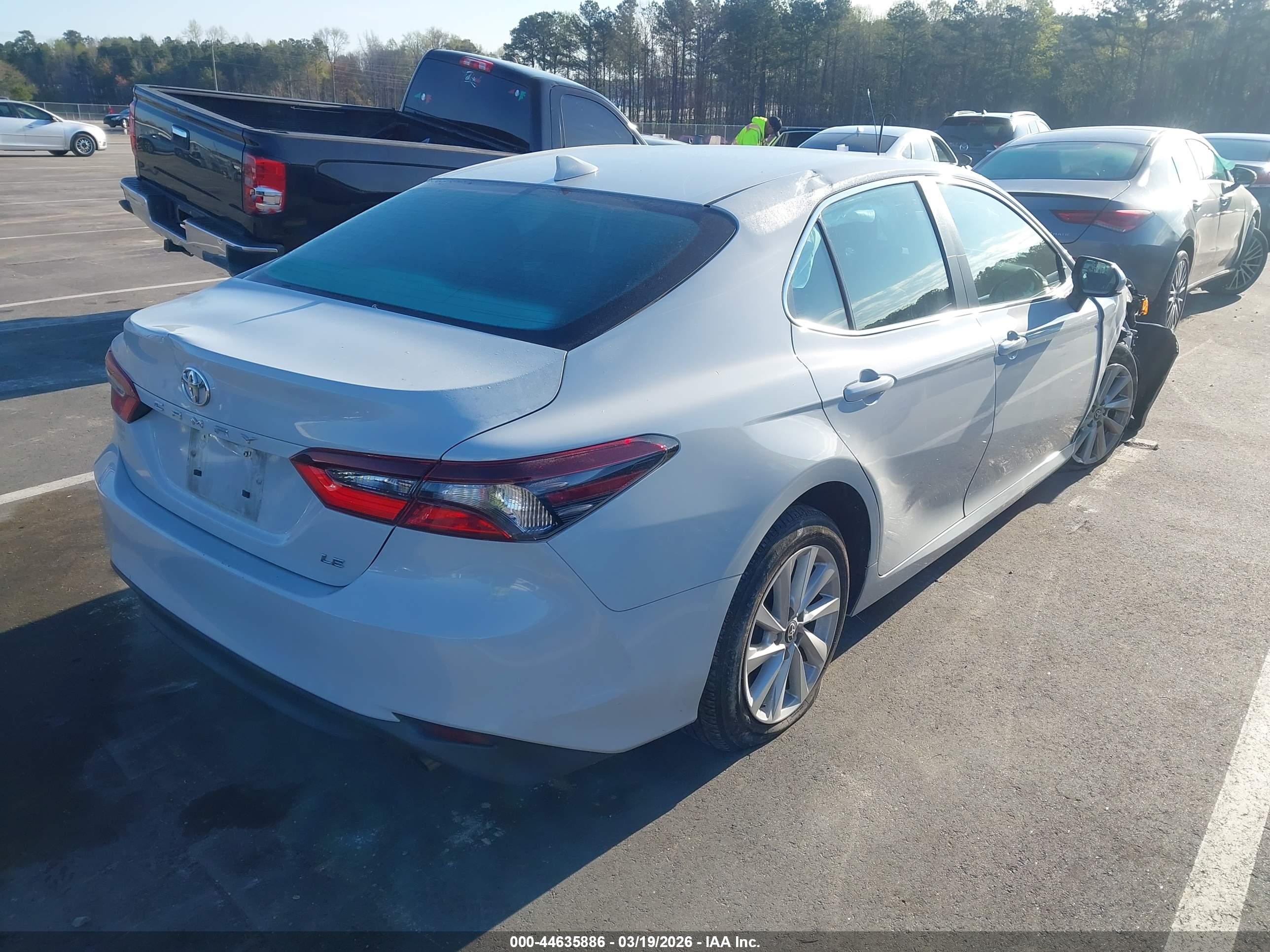 TOYOTA CAMRY image 4