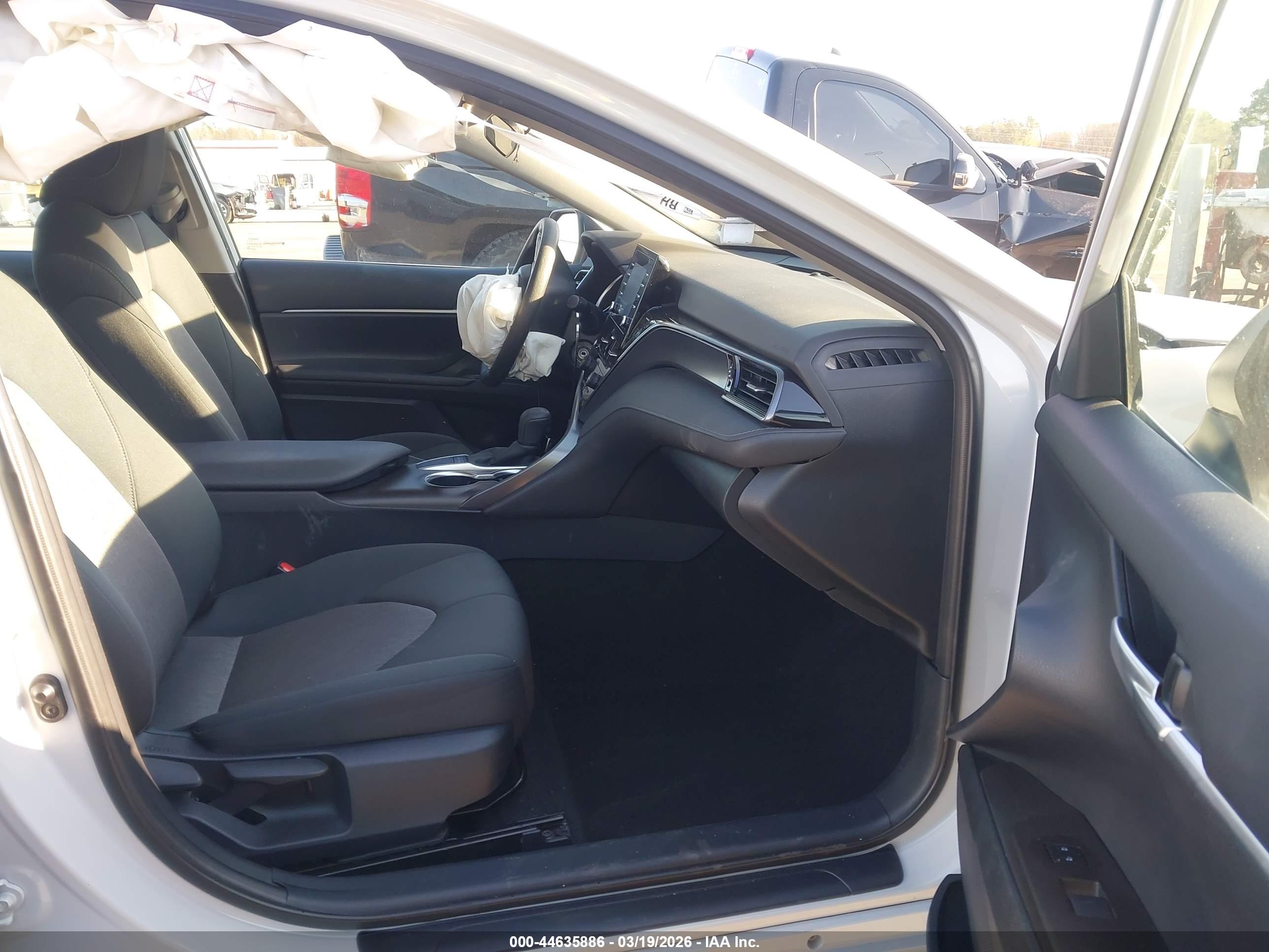 TOYOTA CAMRY image 5