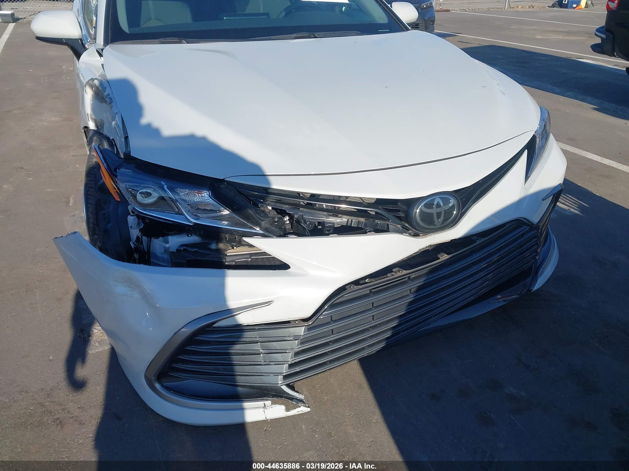 TOYOTA CAMRY image 6
