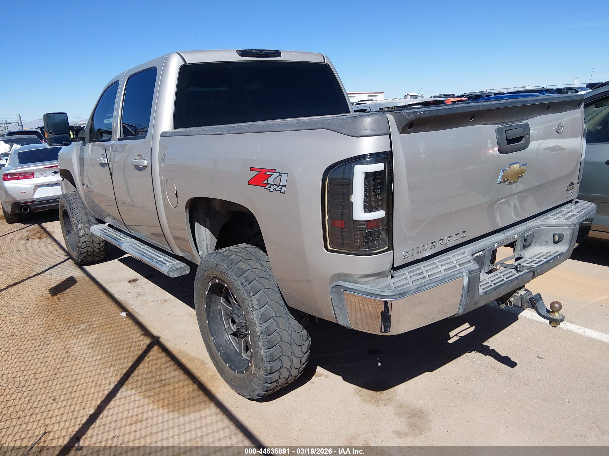 CHEVROLET SILVERADO image 3