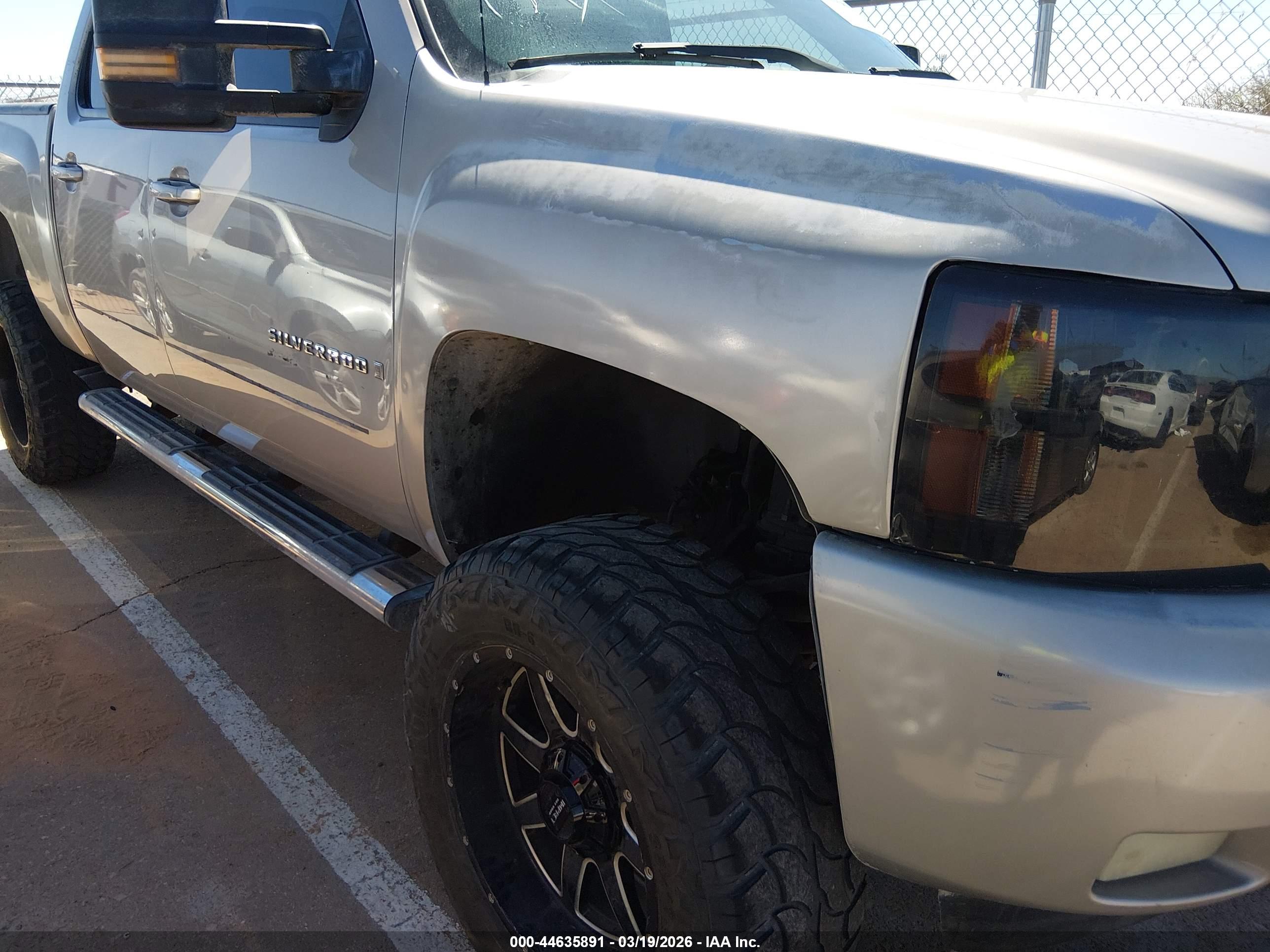 CHEVROLET SILVERADO image 6