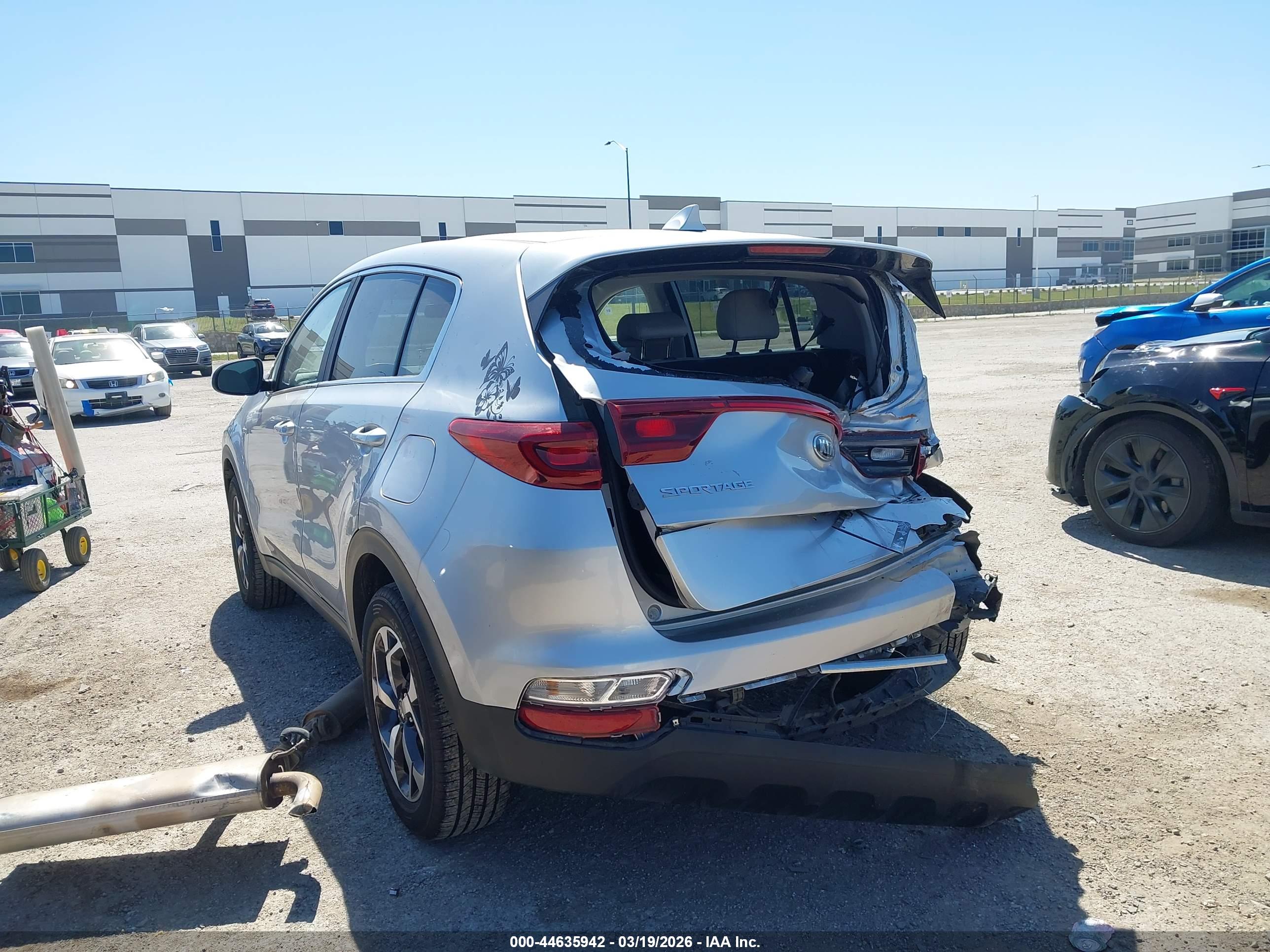 KIA SPORTAGE image 3