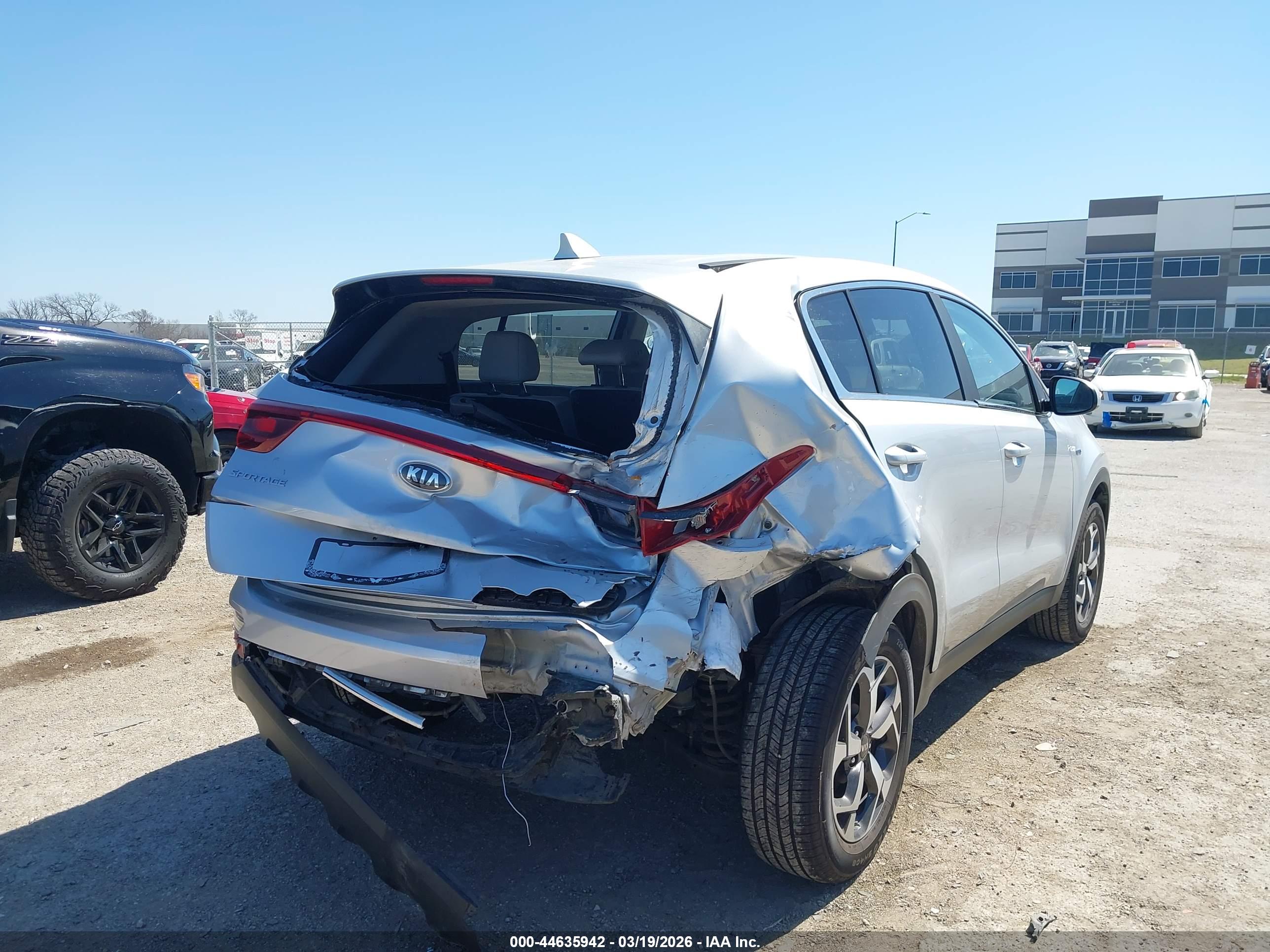 KIA SPORTAGE image 4
