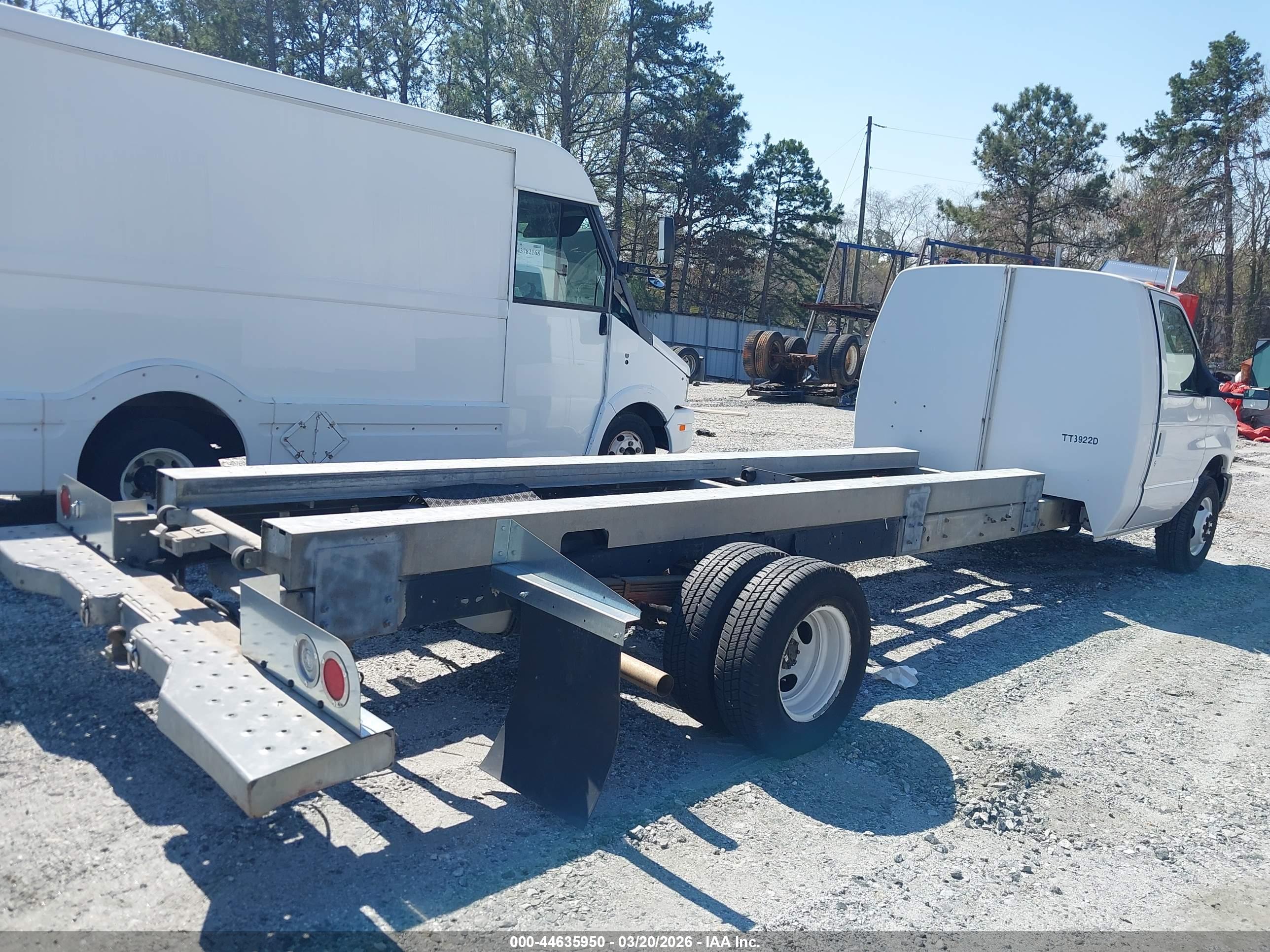 FORD E-450 image 4