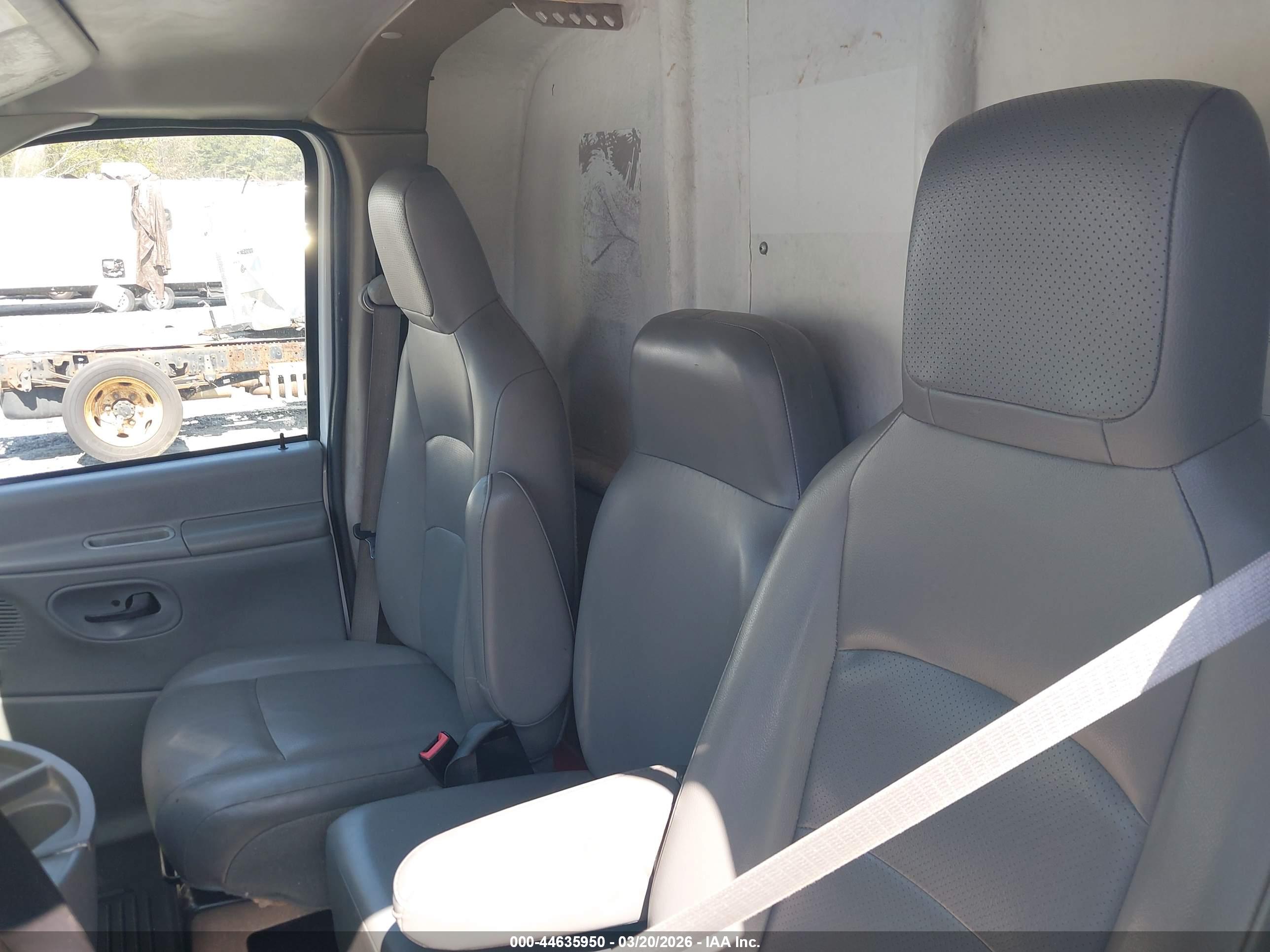 FORD E-450 image 8