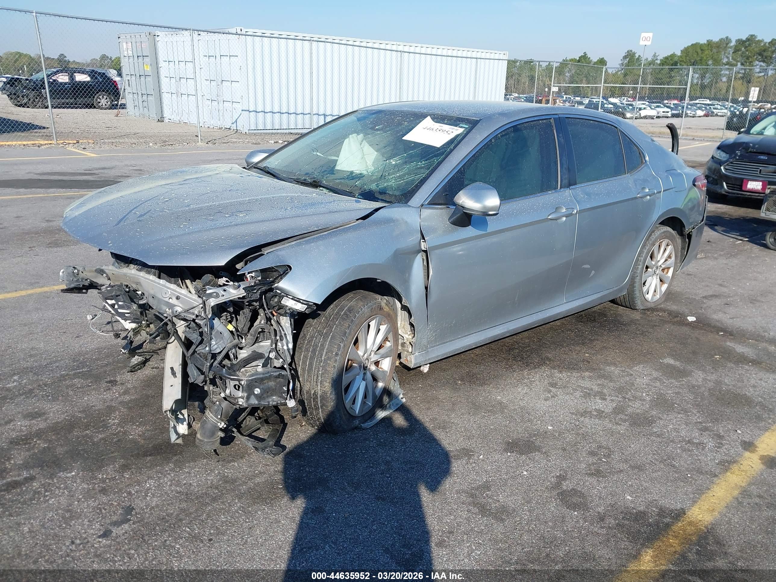 TOYOTA CAMRY image 2