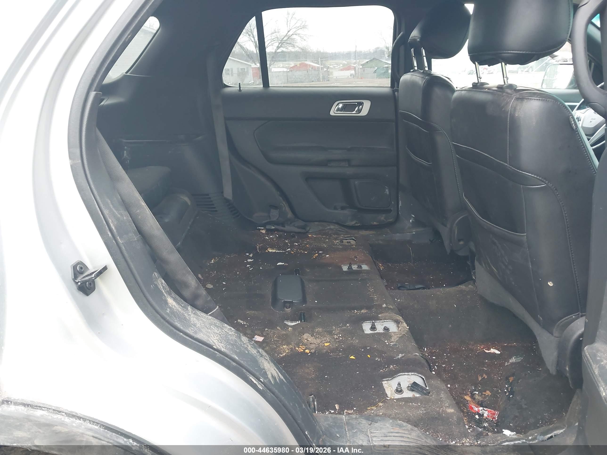 FORD EXPLORER image 8