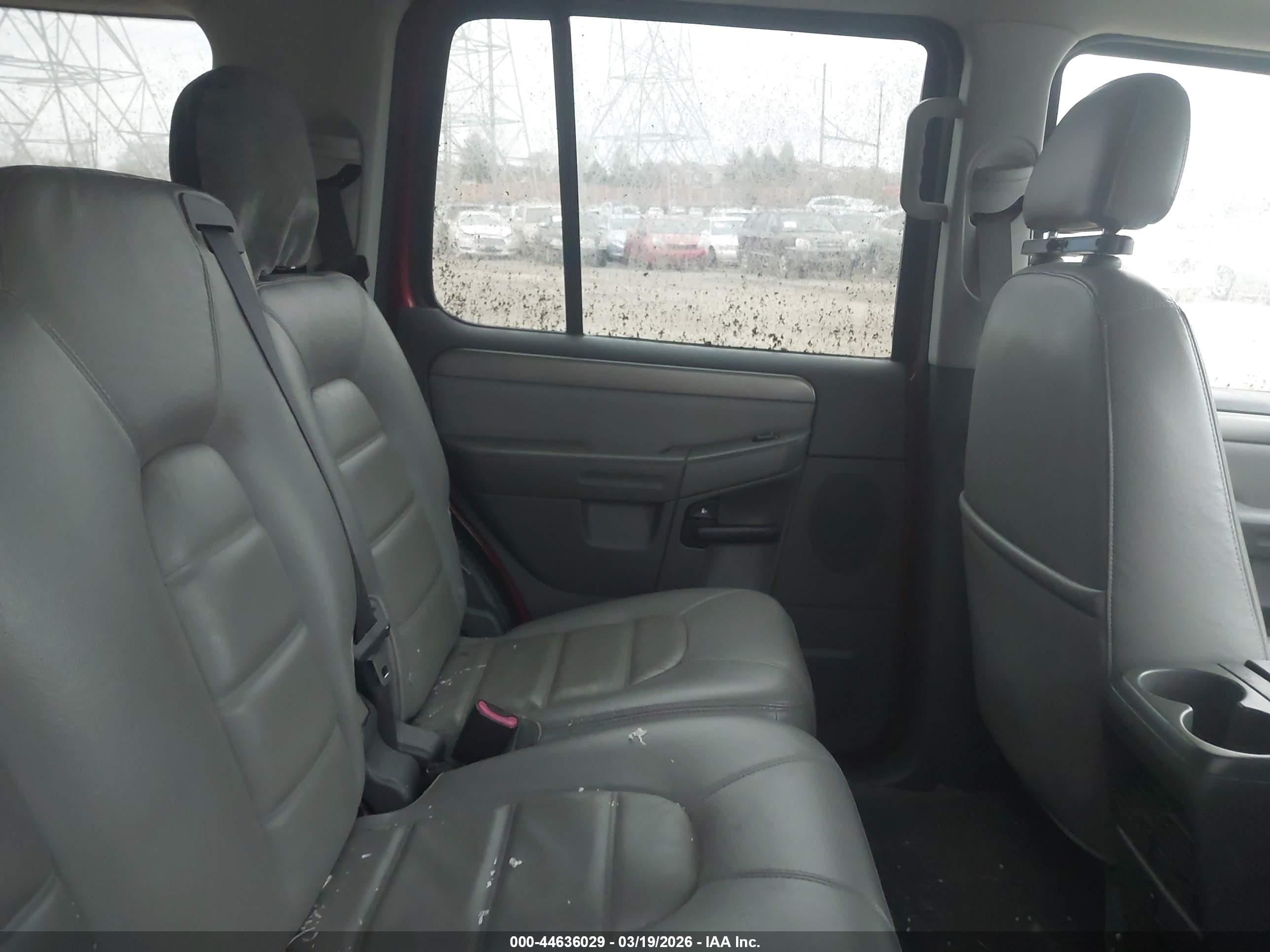 FORD EXPLORER image 8