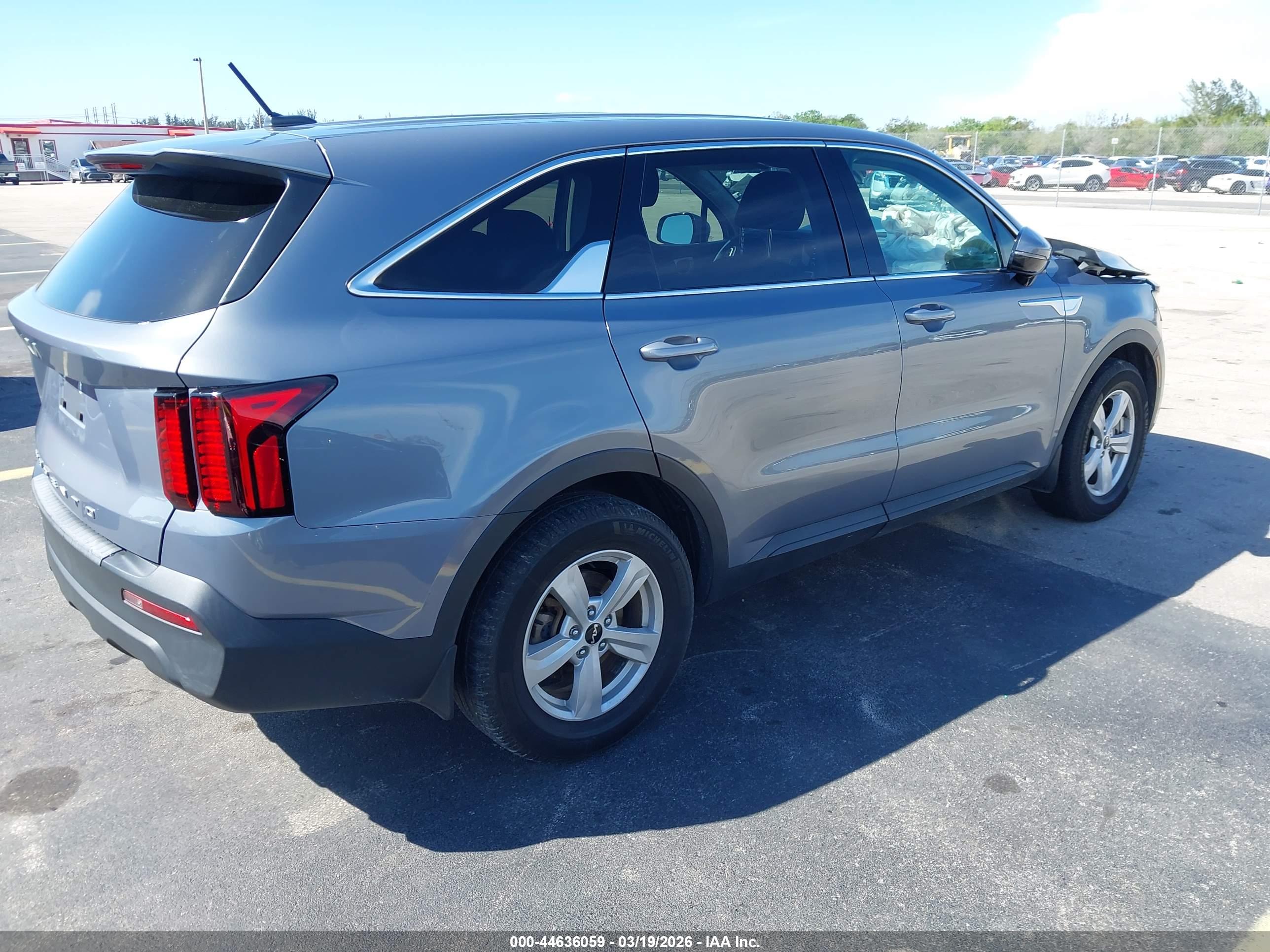 KIA SORENTO image 4