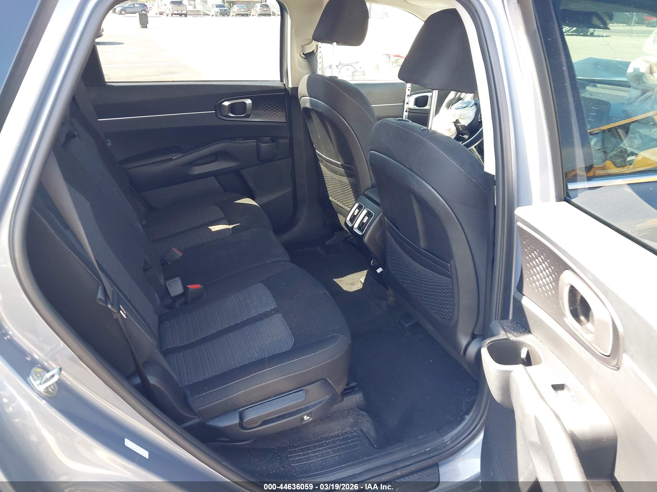 KIA SORENTO image 8