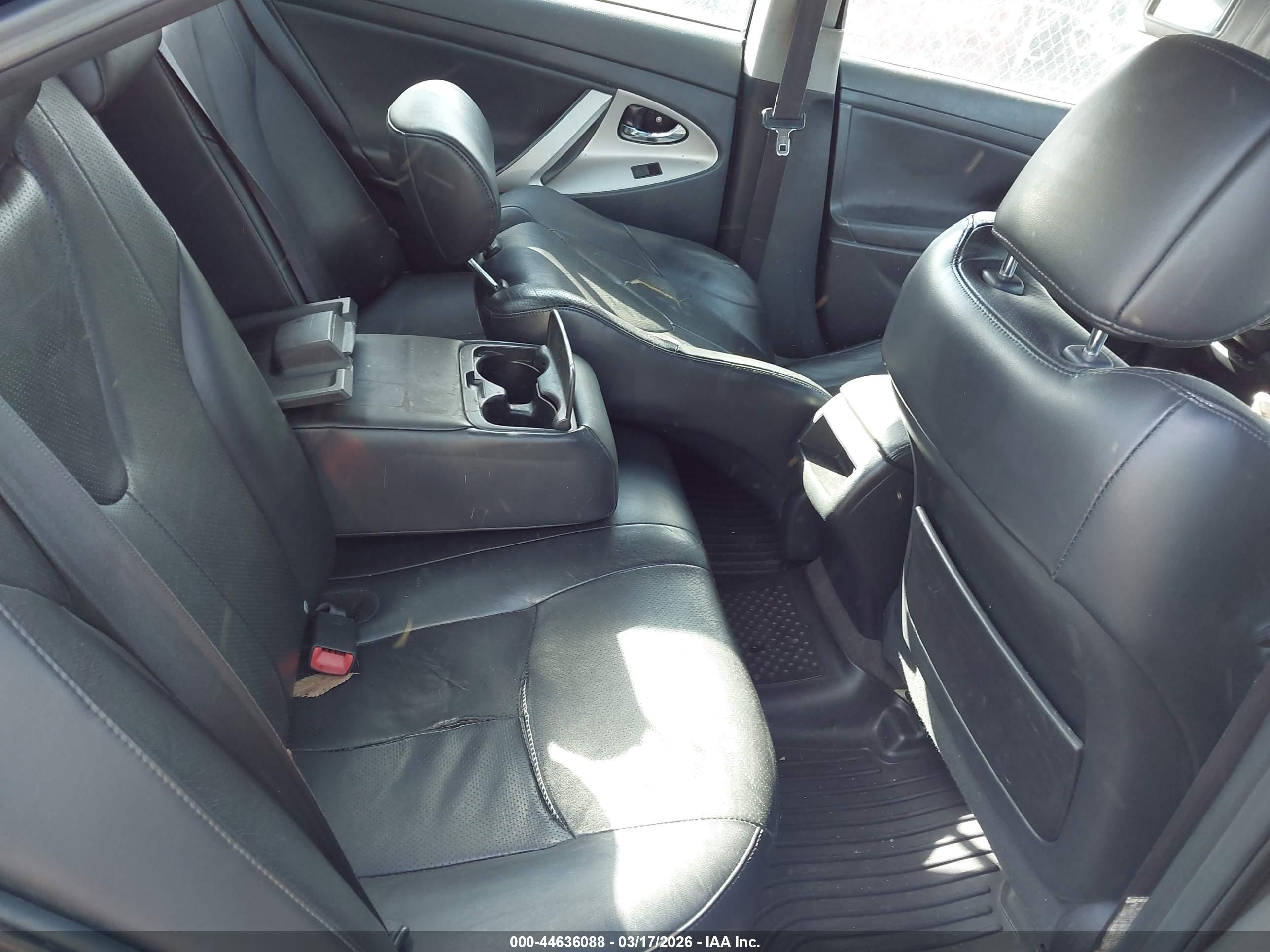 TOYOTA CAMRY image 8