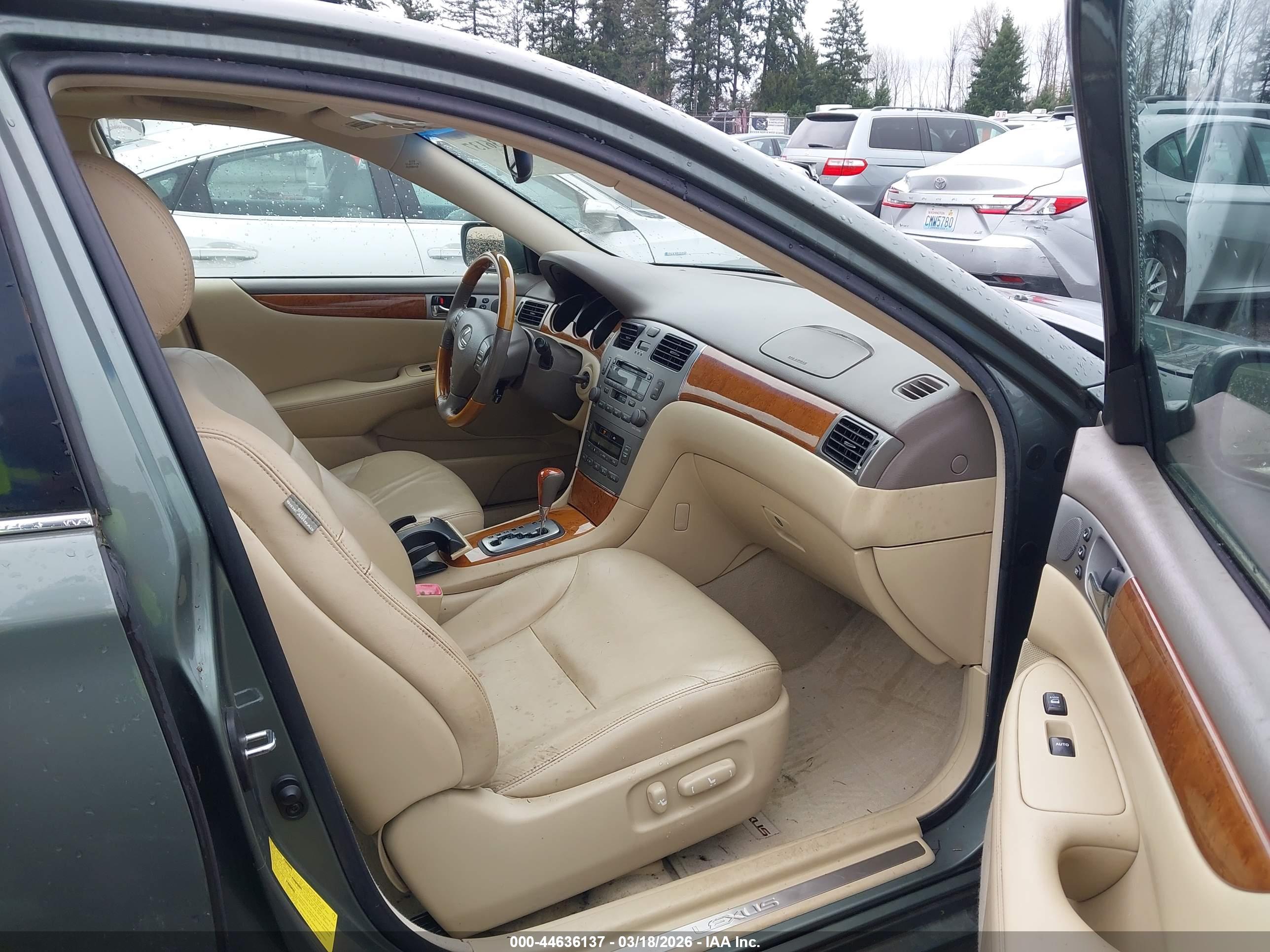 LEXUS ES image 5