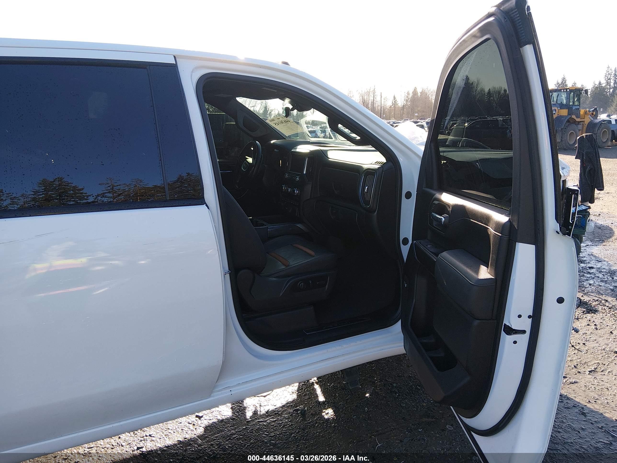 GMC SIERRA image 8