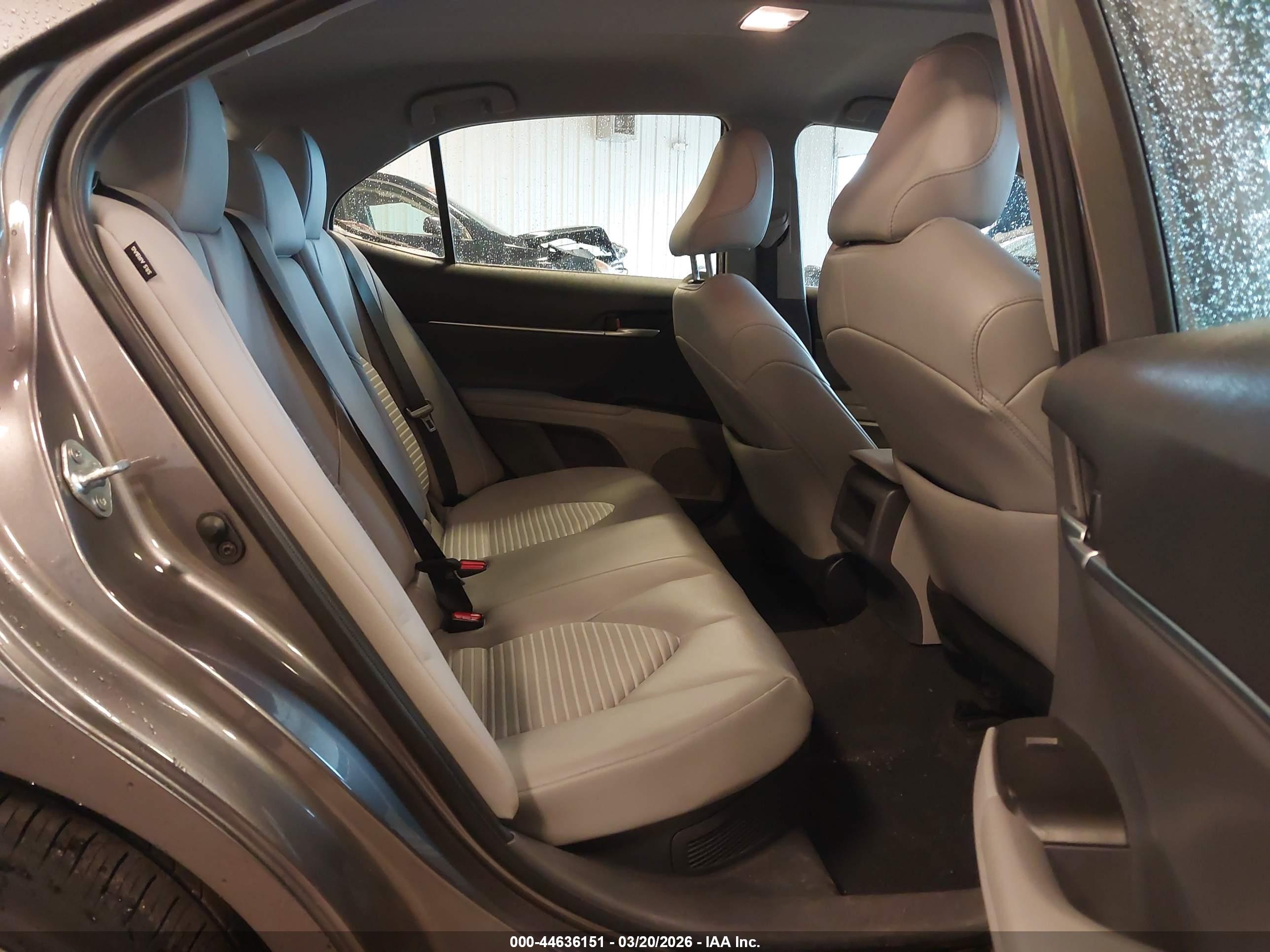 TOYOTA CAMRY image 8