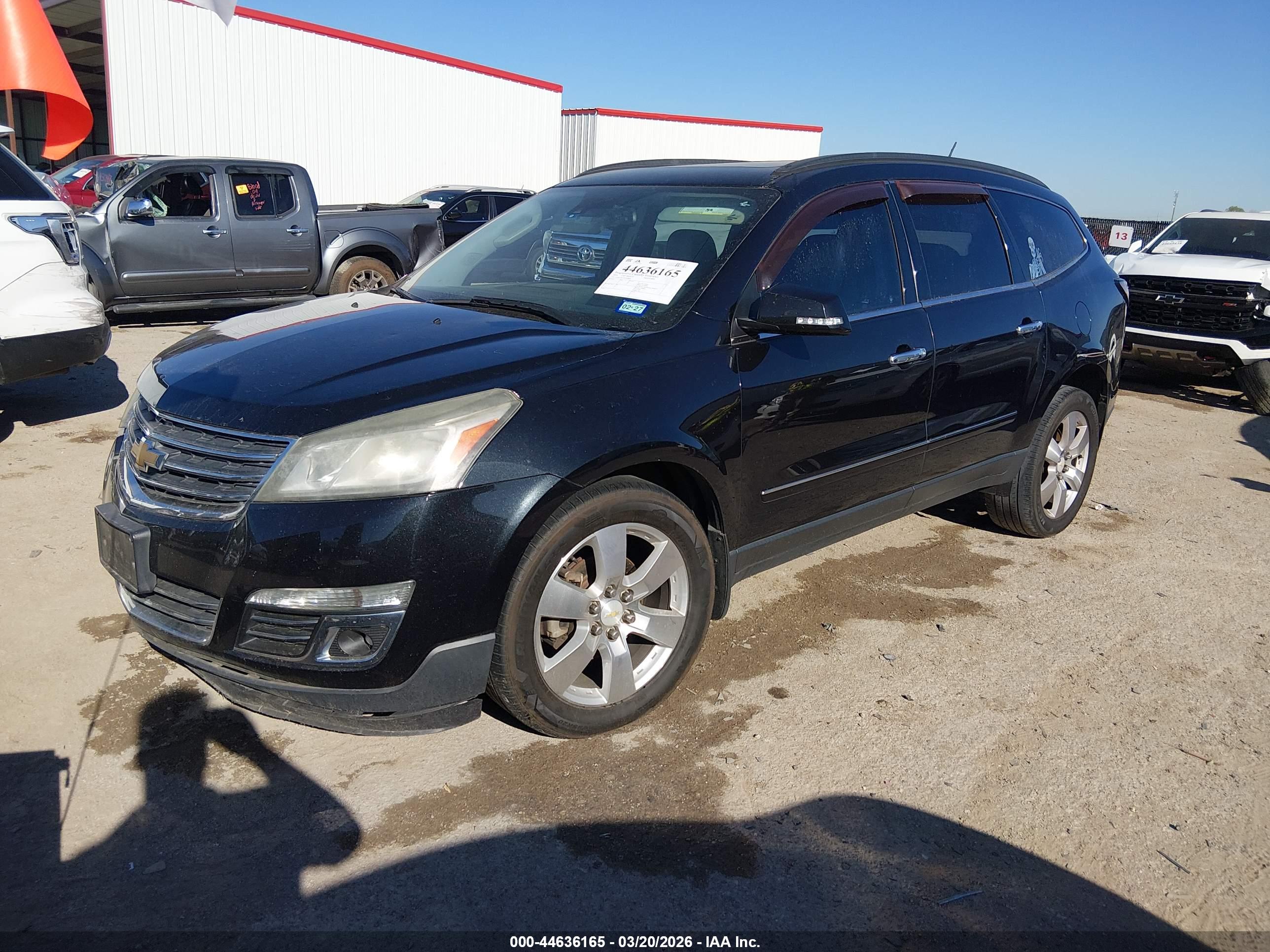 CHEVROLET TRAVERSE image 2