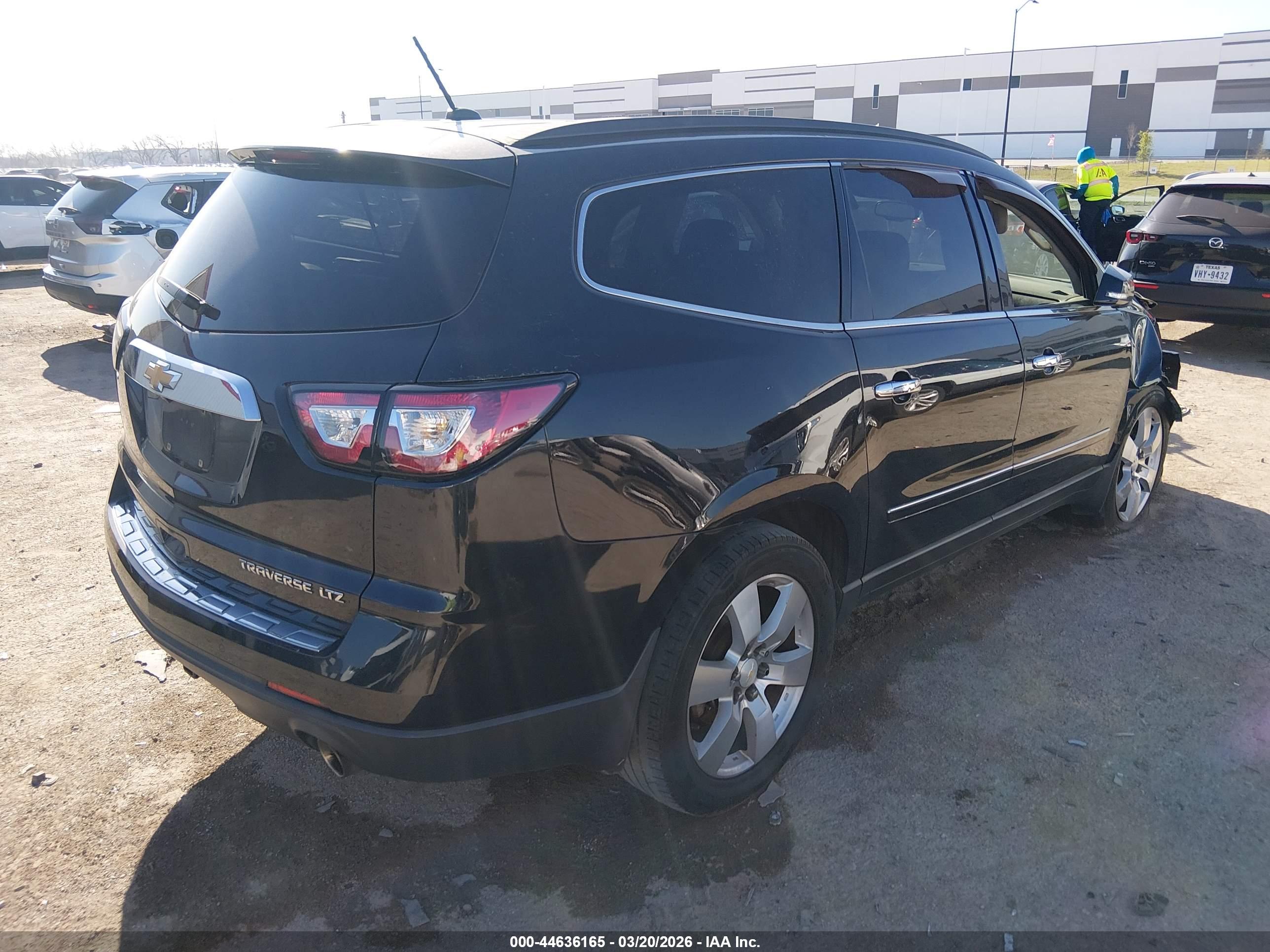 CHEVROLET TRAVERSE image 4