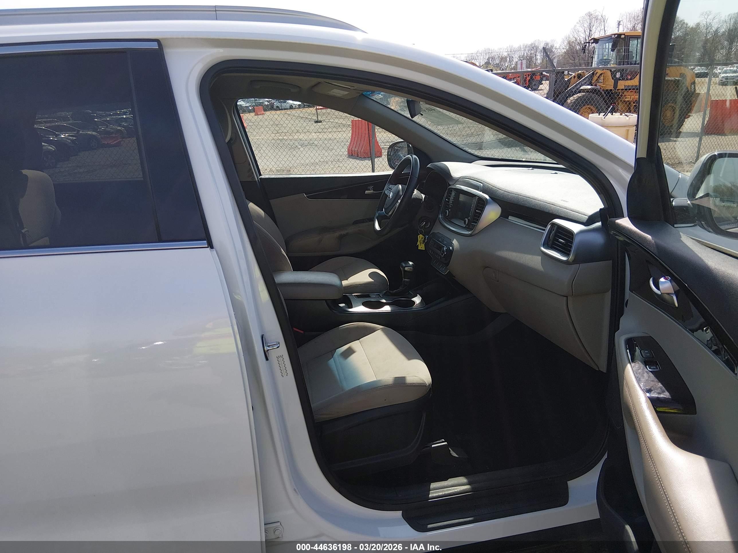 KIA SORENTO image 5