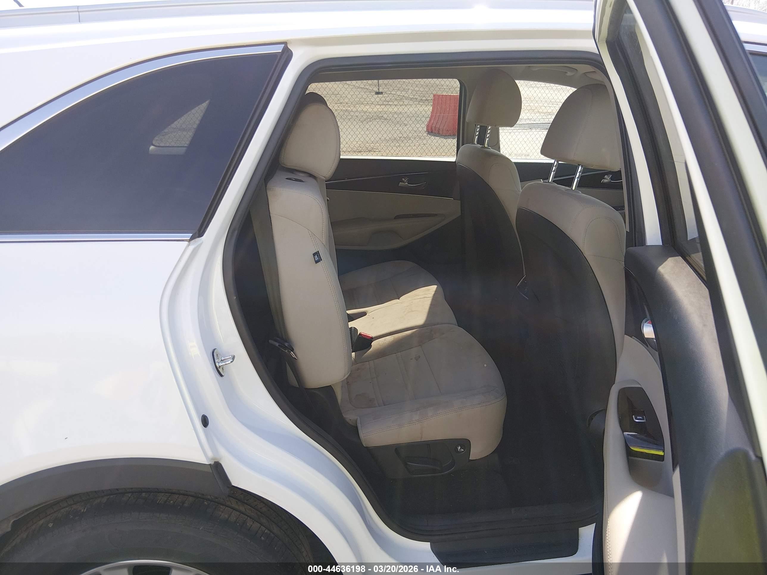 KIA SORENTO image 8