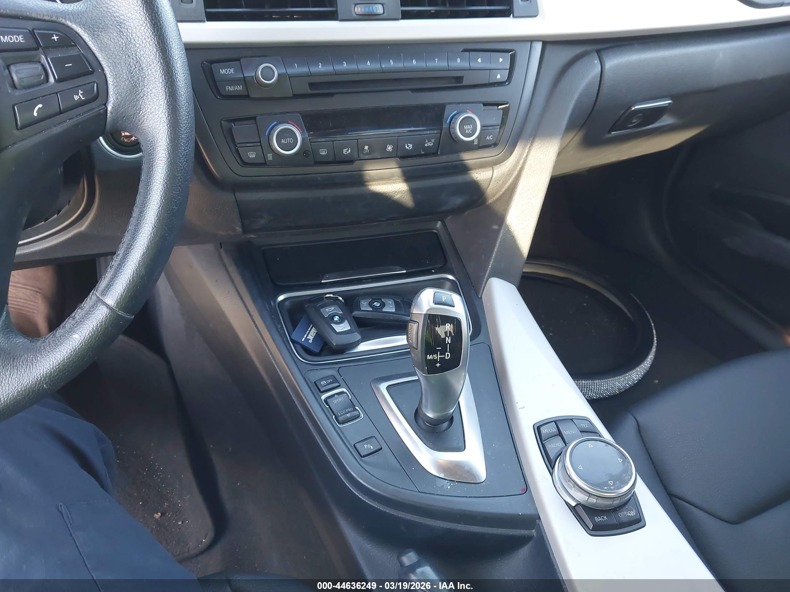 BMW 320I image 11