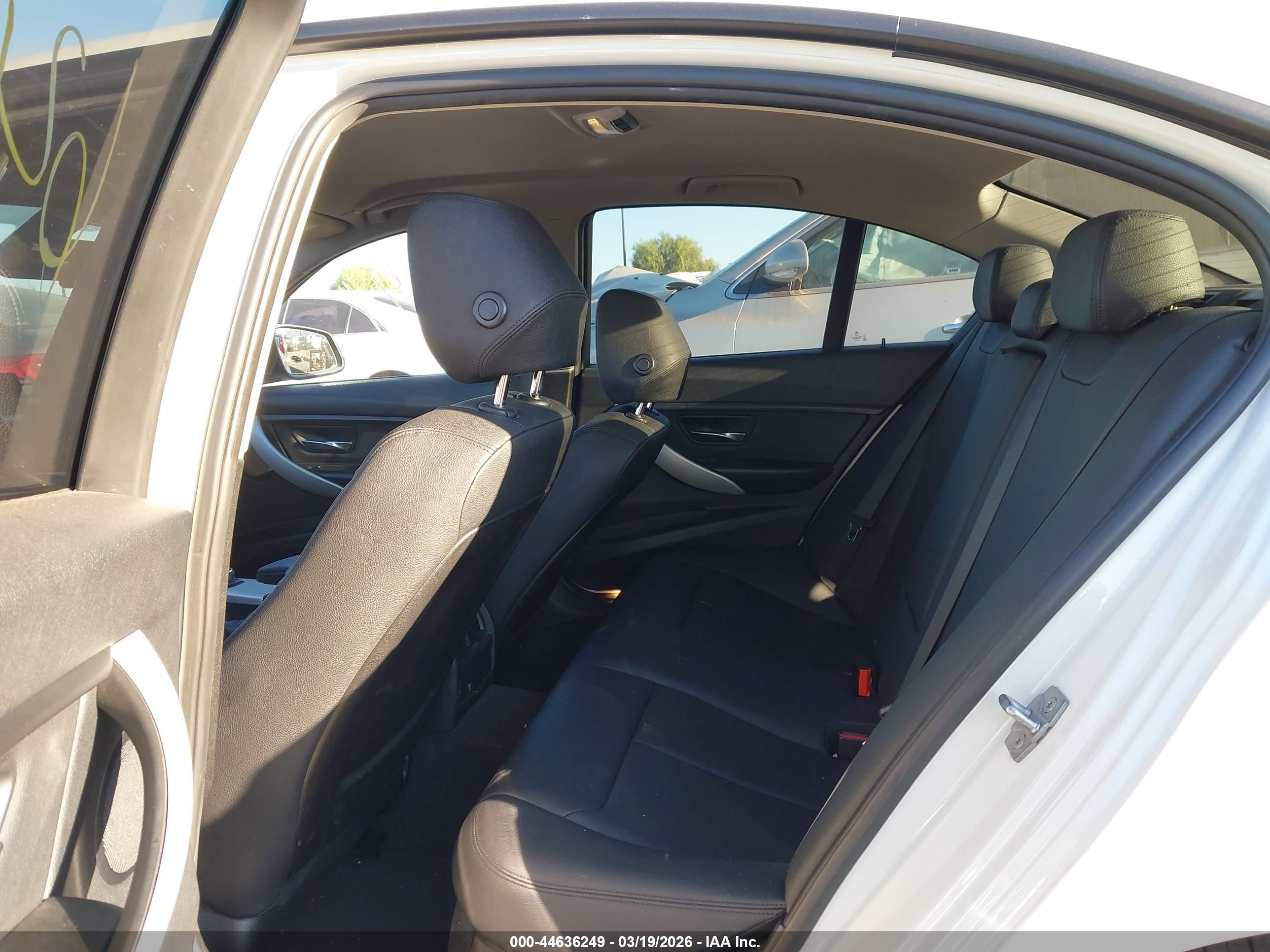 BMW 320I image 8
