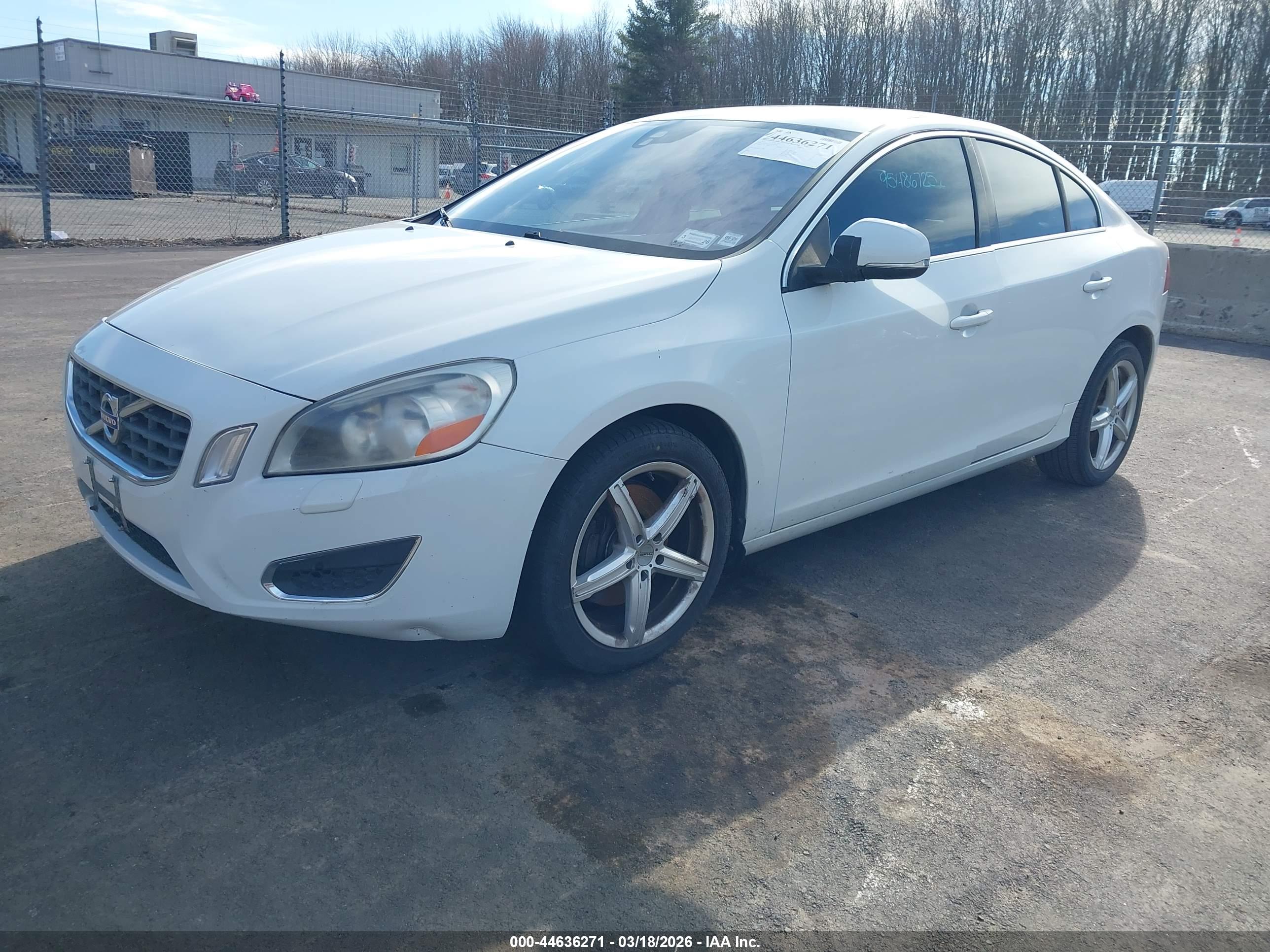 VOLVO S60 image 2