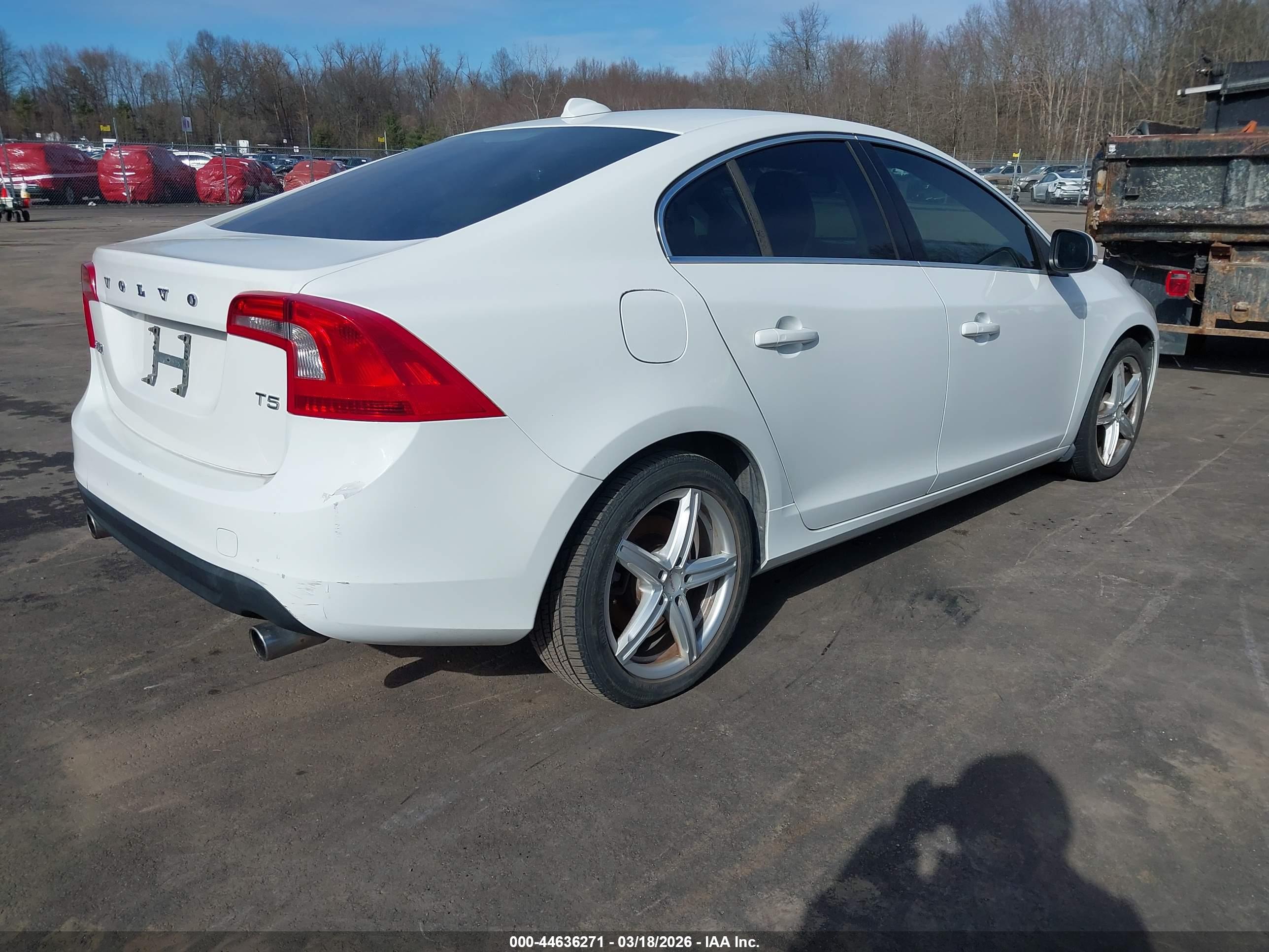 VOLVO S60 image 4