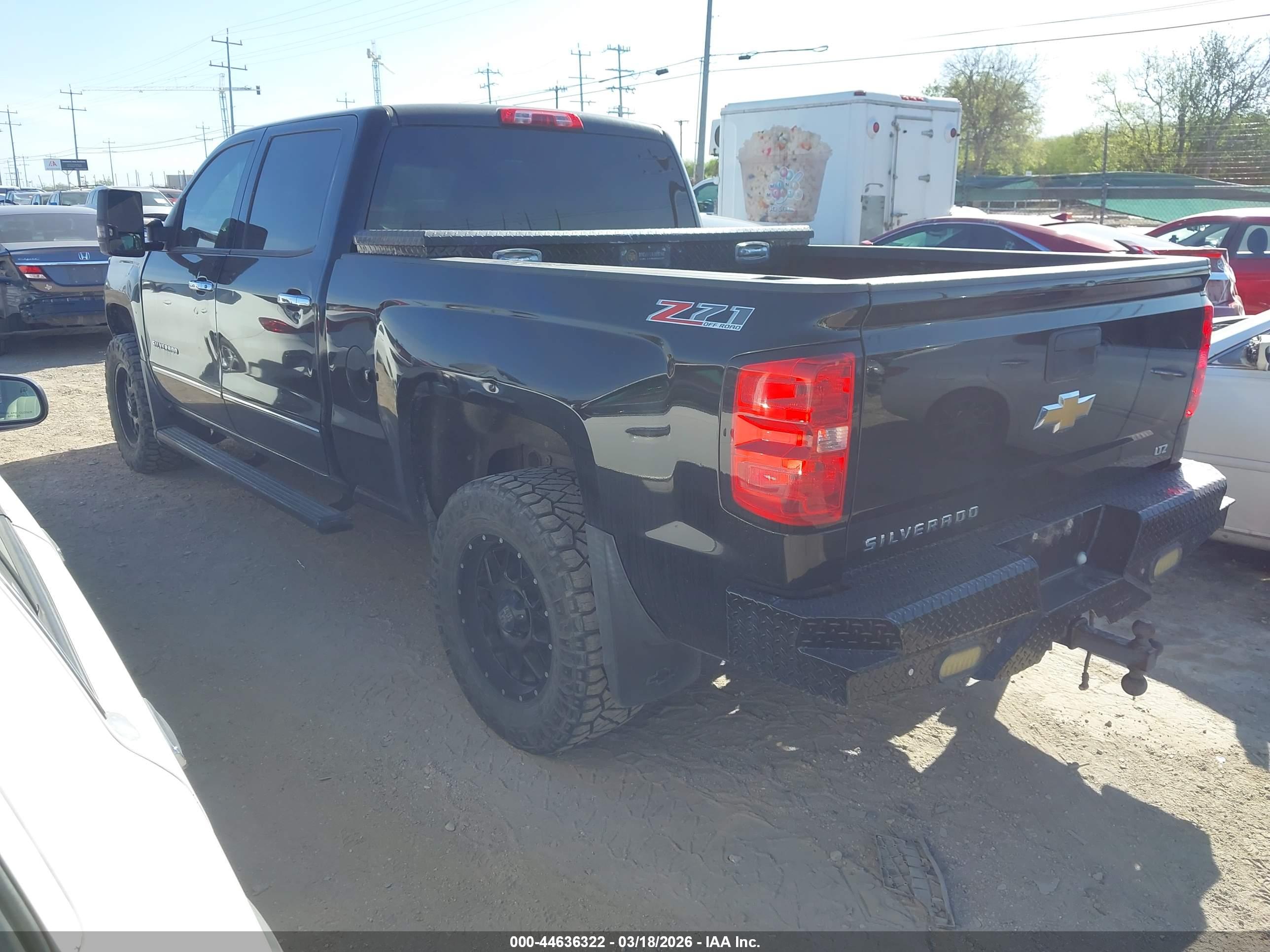 CHEVROLET SILVERADO image 3