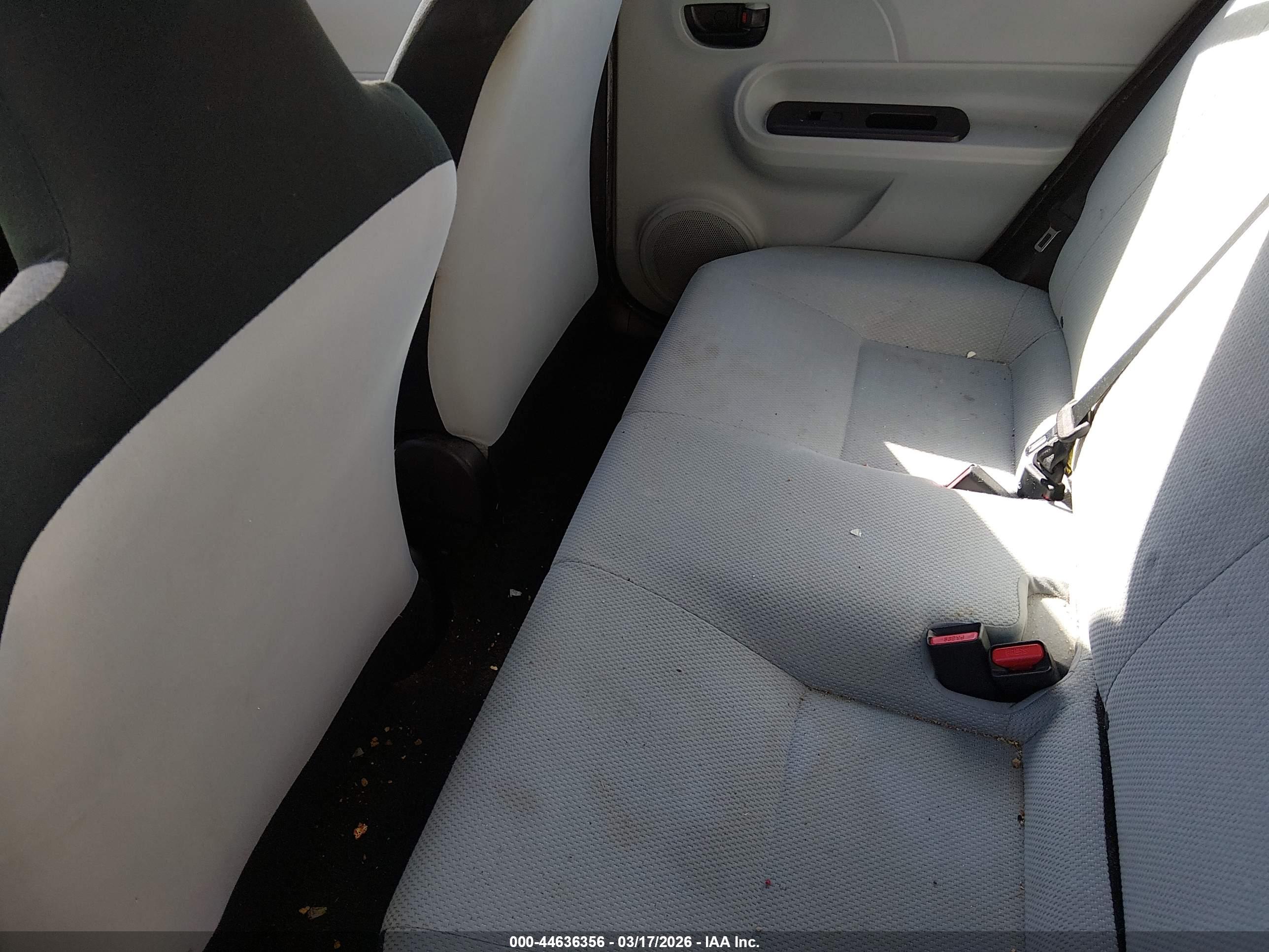 TOYOTA PRIUS image 8
