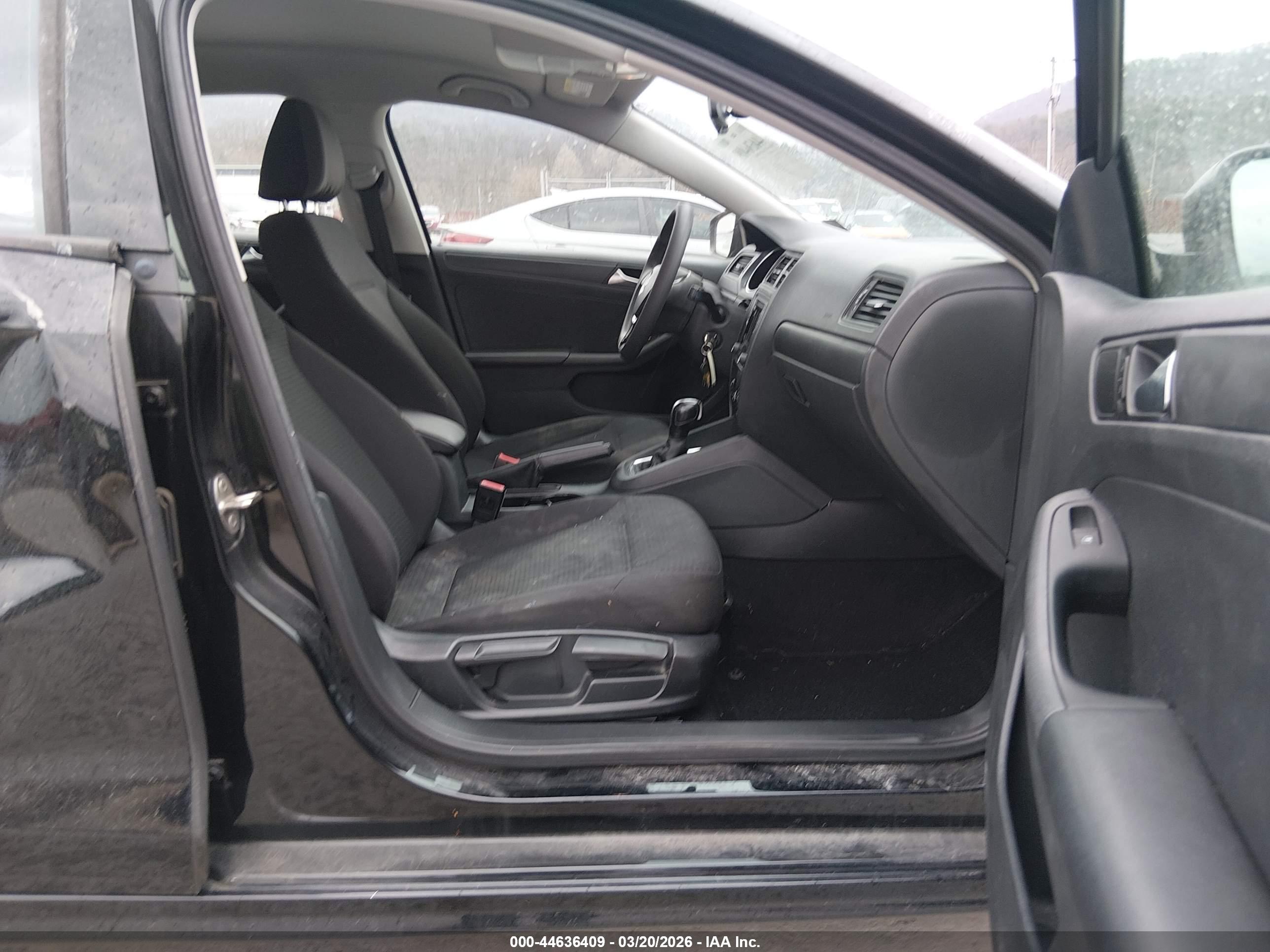 VOLKSWAGEN JETTA image 5