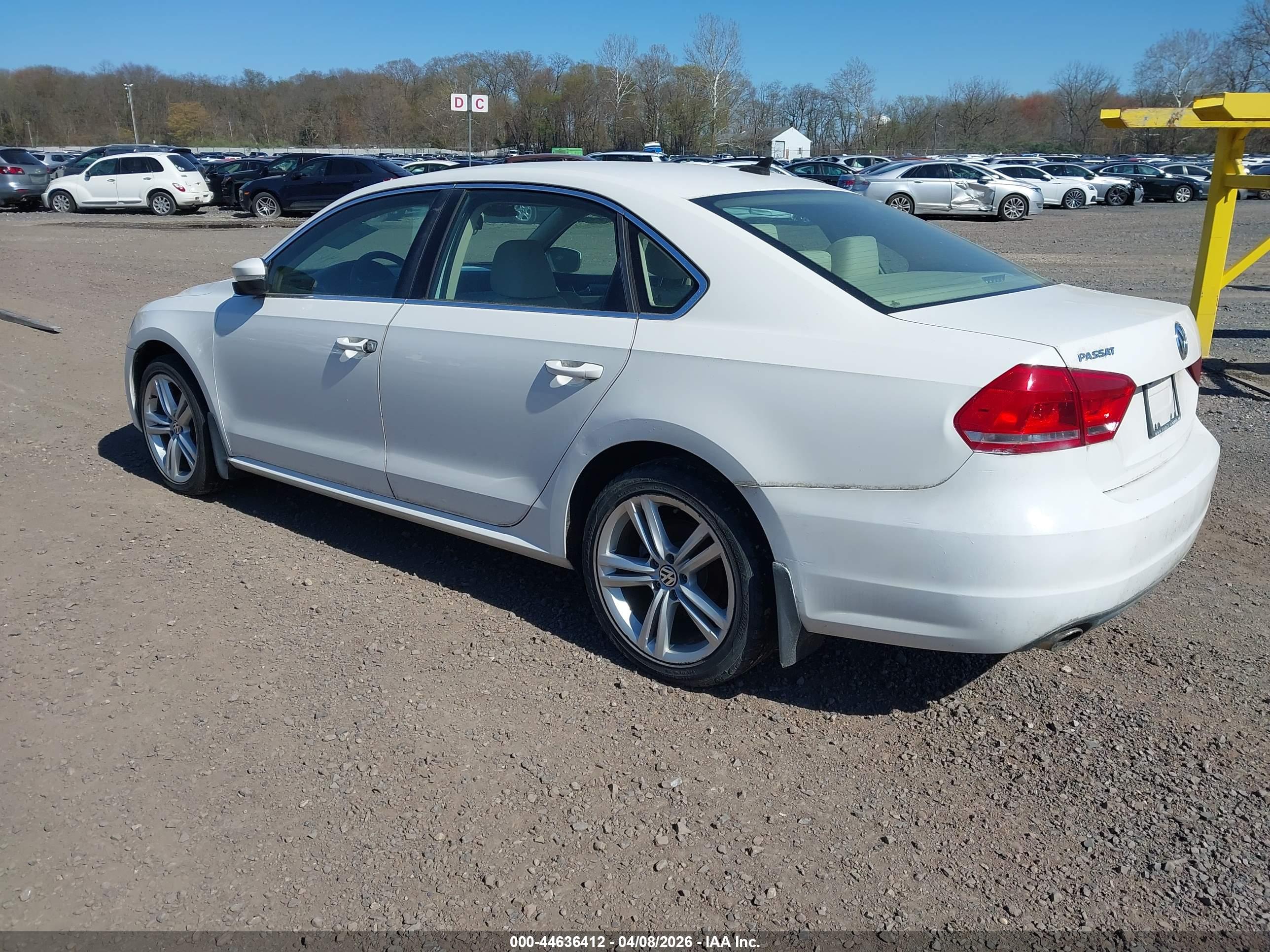 VOLKSWAGEN PASSAT image 3