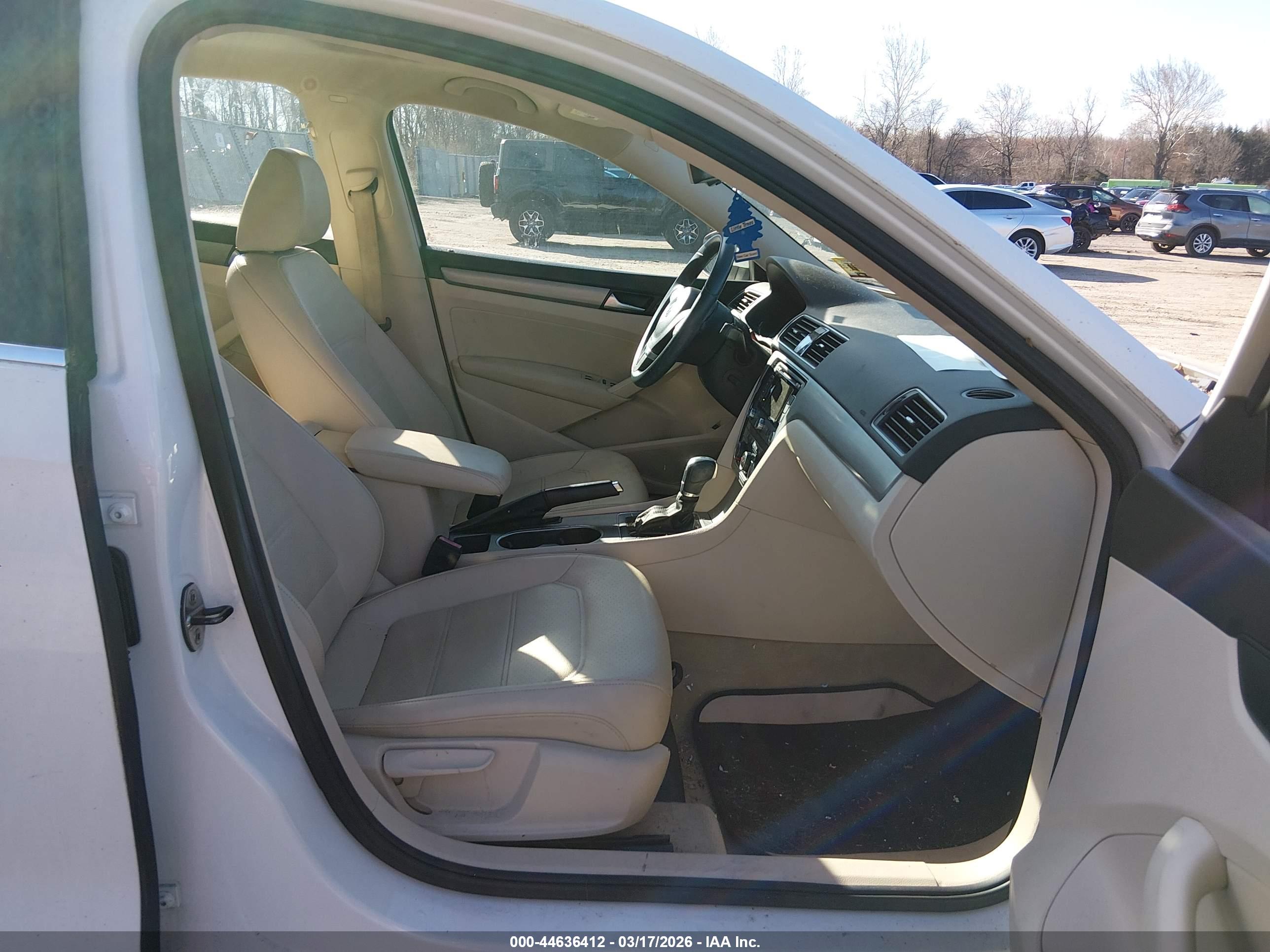 VOLKSWAGEN PASSAT image 5